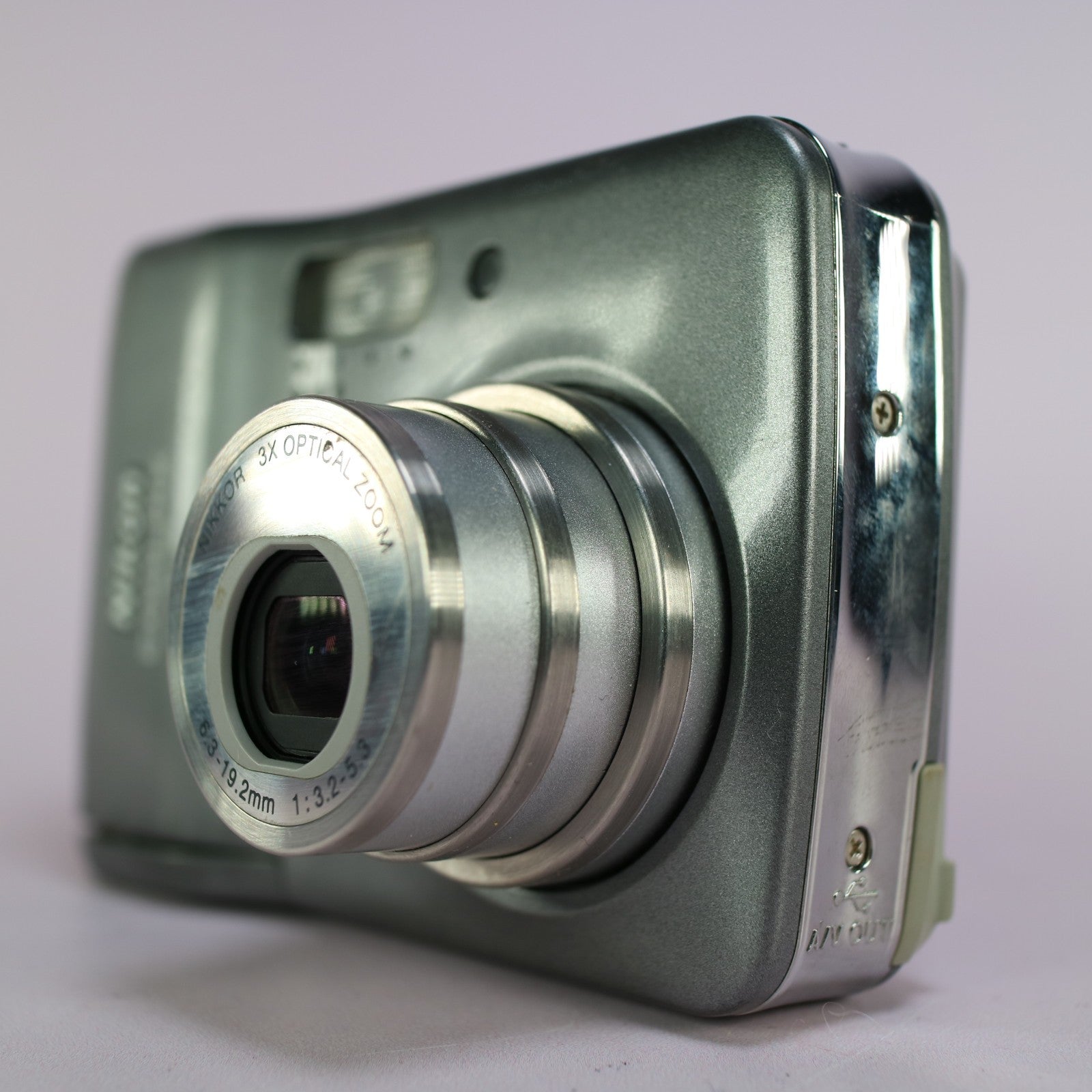 Nikon Digital Camera Coolpix L2 6.0MP Silver Tested