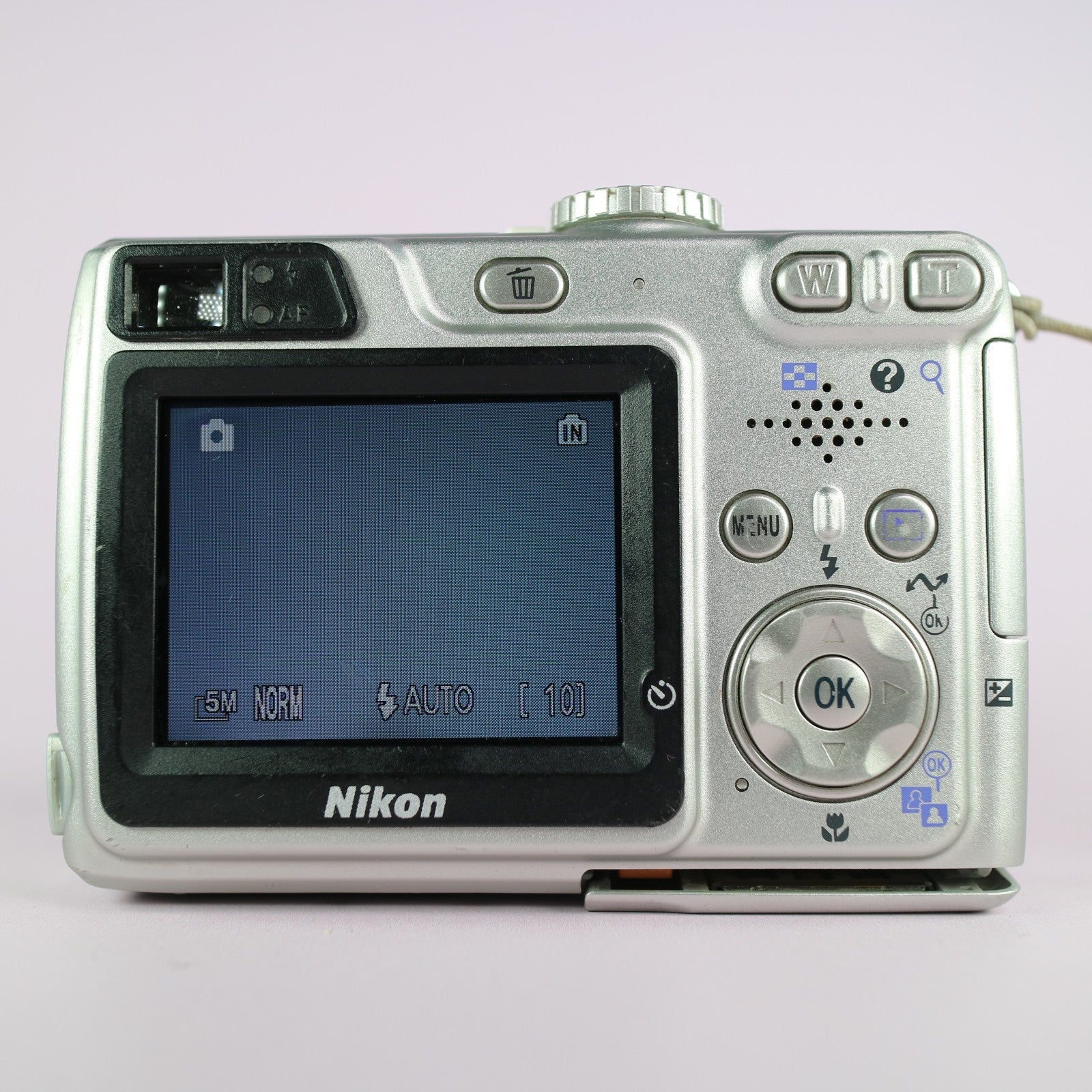 Nikon Digital Camera Coolpix 5900 5.1MP Silver Tested Full Working Set