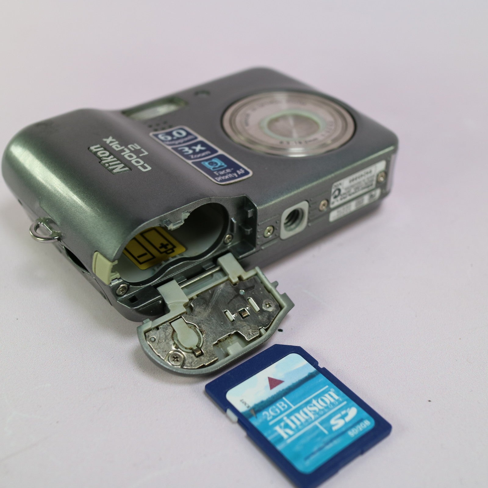 Nikon Digital Camera Coolpix L2 6.0MP Silver Tested