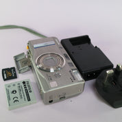 Fujifilm Digital Camera FinePix F700 6.3MP Silver Tested Full Working Set