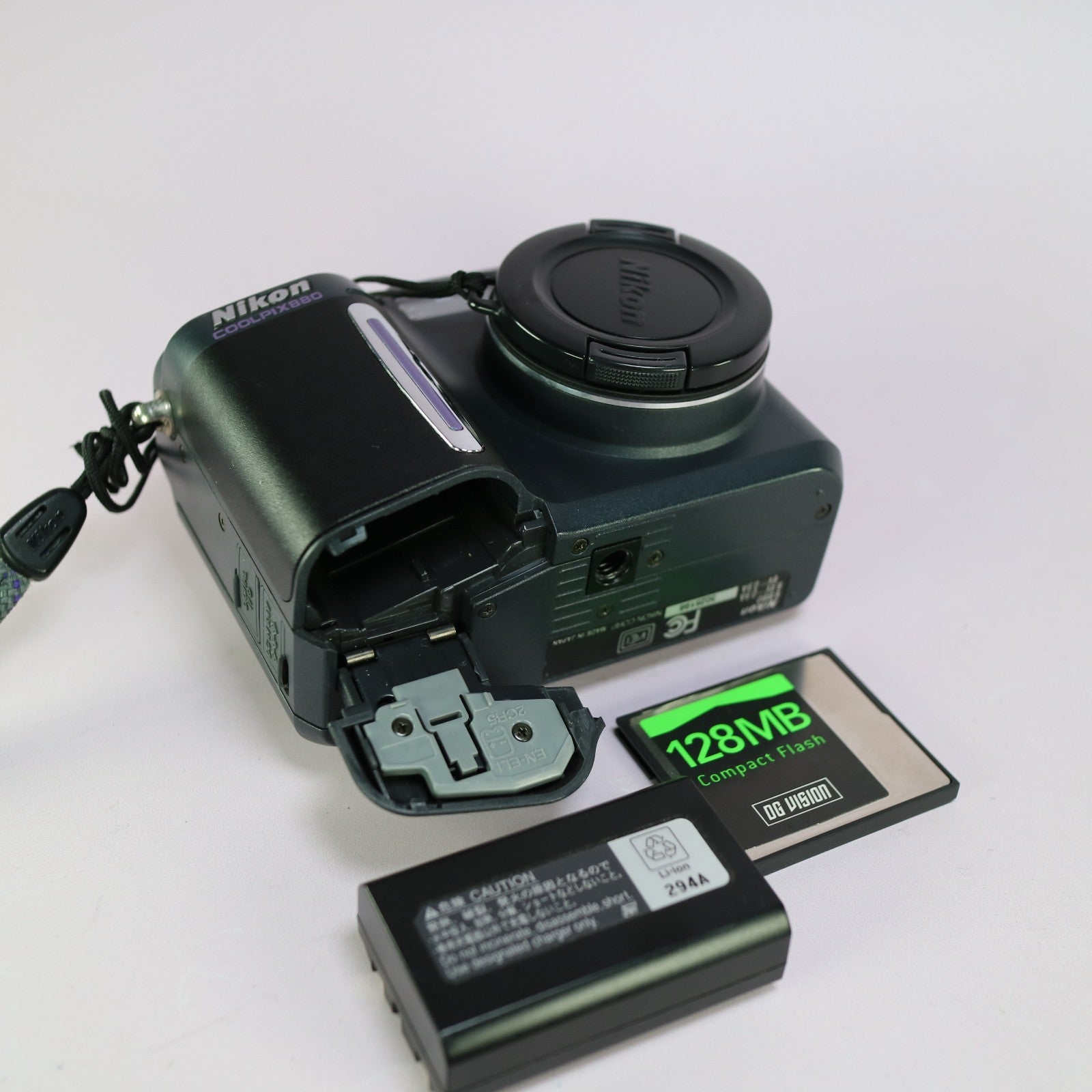 Nikon Digital Camera Coolpix 880 3.2MP Grey Tested