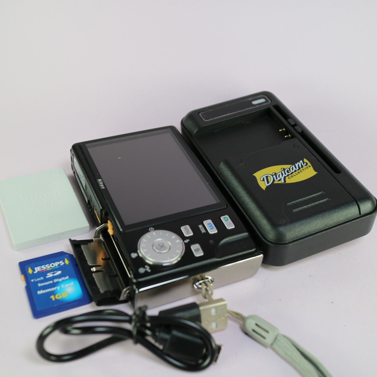 Nikon Digital Camera Coolpix S6 6.0MP WiFi Black Tested Full Working Set
