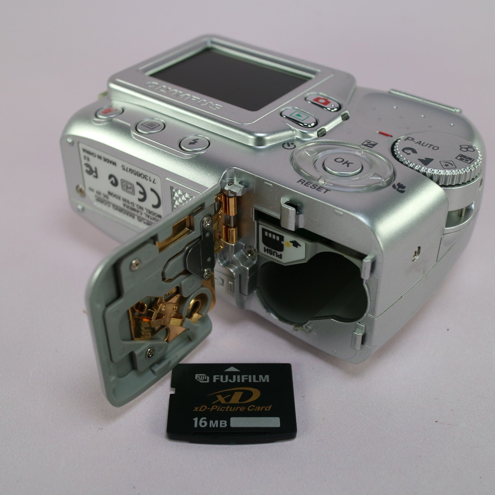 Olympus Digital Camera Camedia D-535 Zoom 3.2MP Silver Tested With xD Card