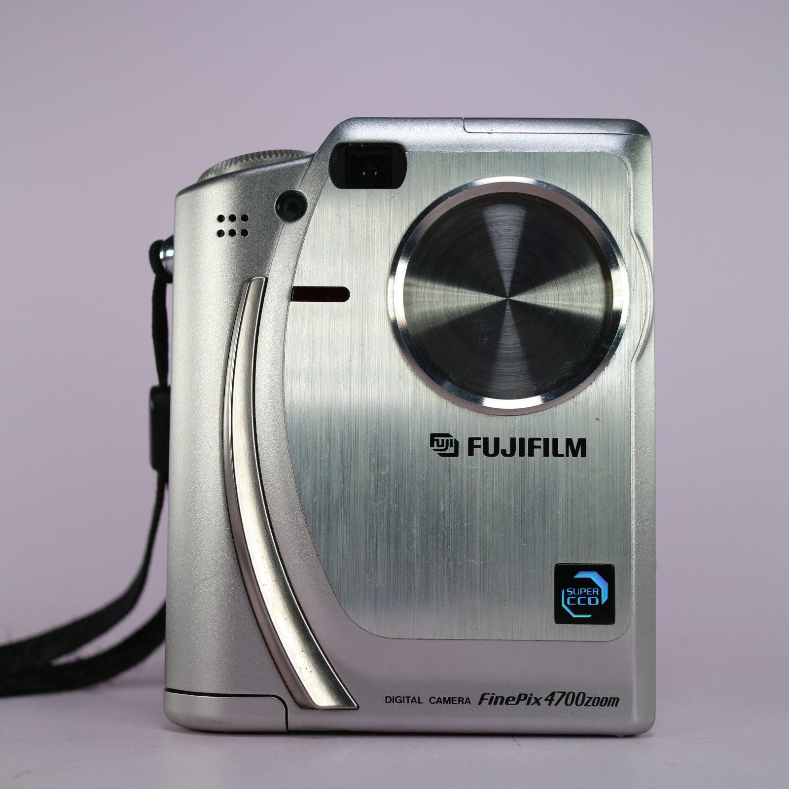 Fujifilm Digital Camera FinePix 4700 Zoom 2.4MP Silver Tested