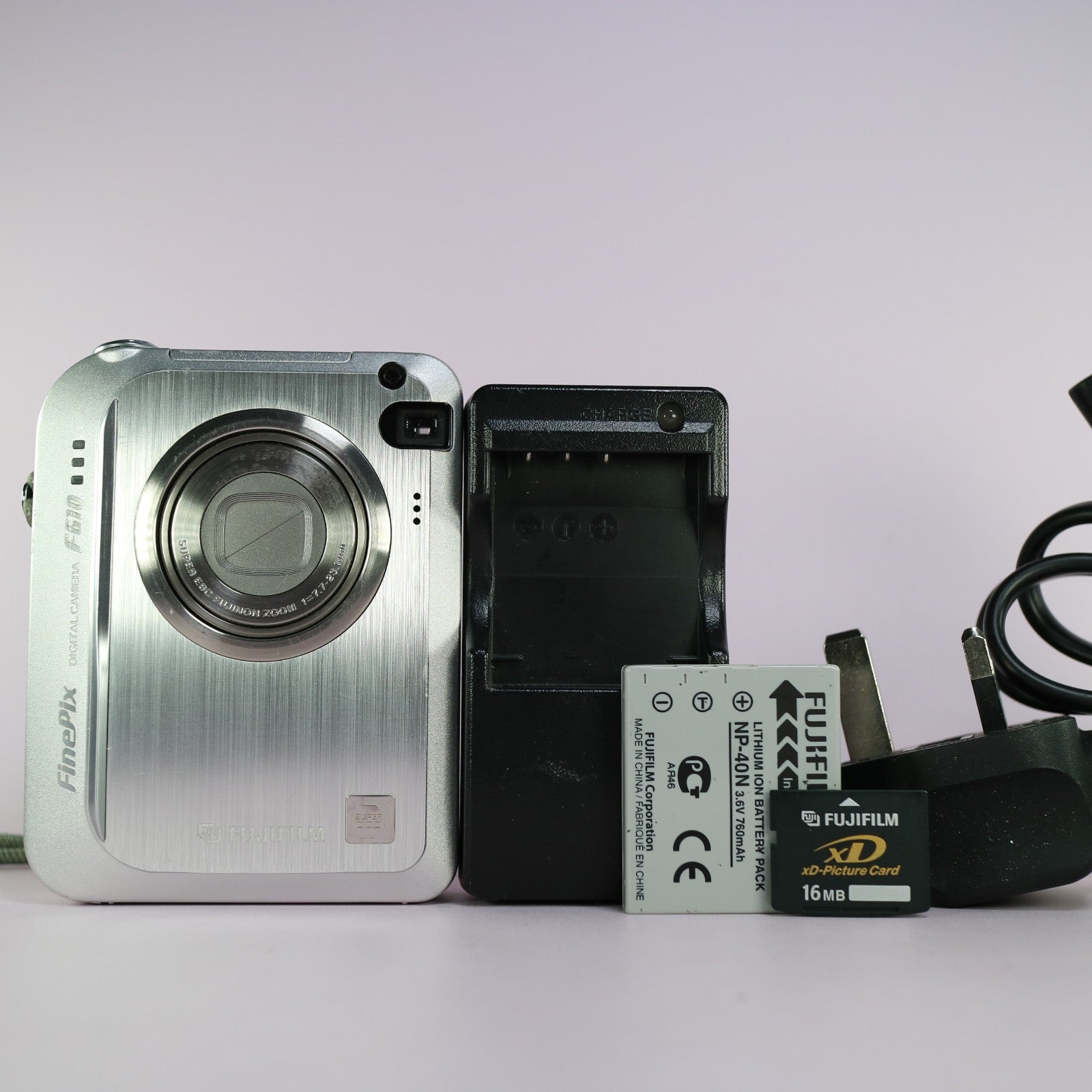 Fujifilm Digital Camera FinePix F610 6.3MP Silver Tested Full Working Set