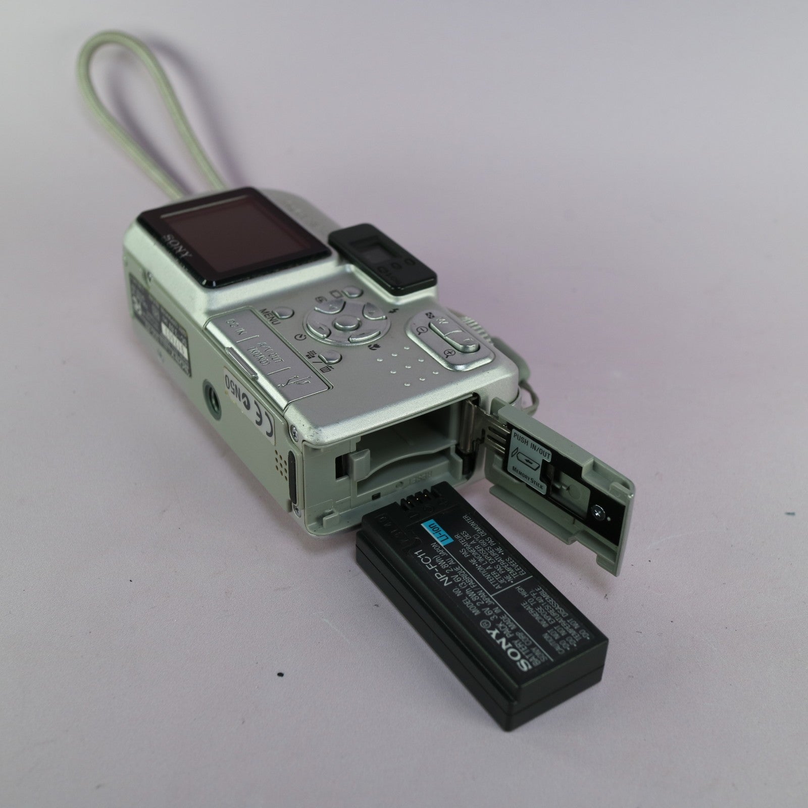 Sony Digital Camera Cybershot DSC-P8 3.2MP Silver Tested