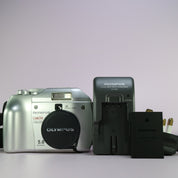 Olympus Camedia C-5000 Zoom 5.0MP Digital Camera Silver Tested Full Set