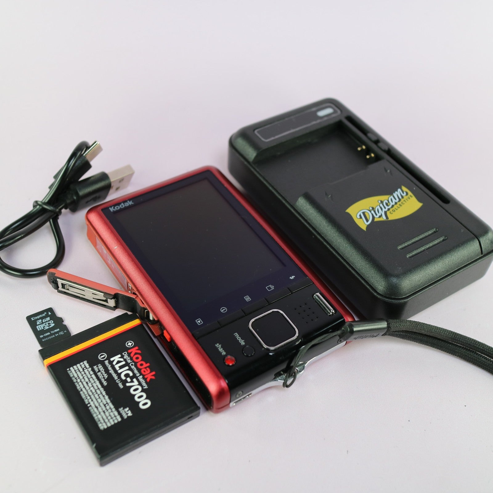 Kodak Digital Camera EasyShare M590 14.0MP Red Tested Full Working Set