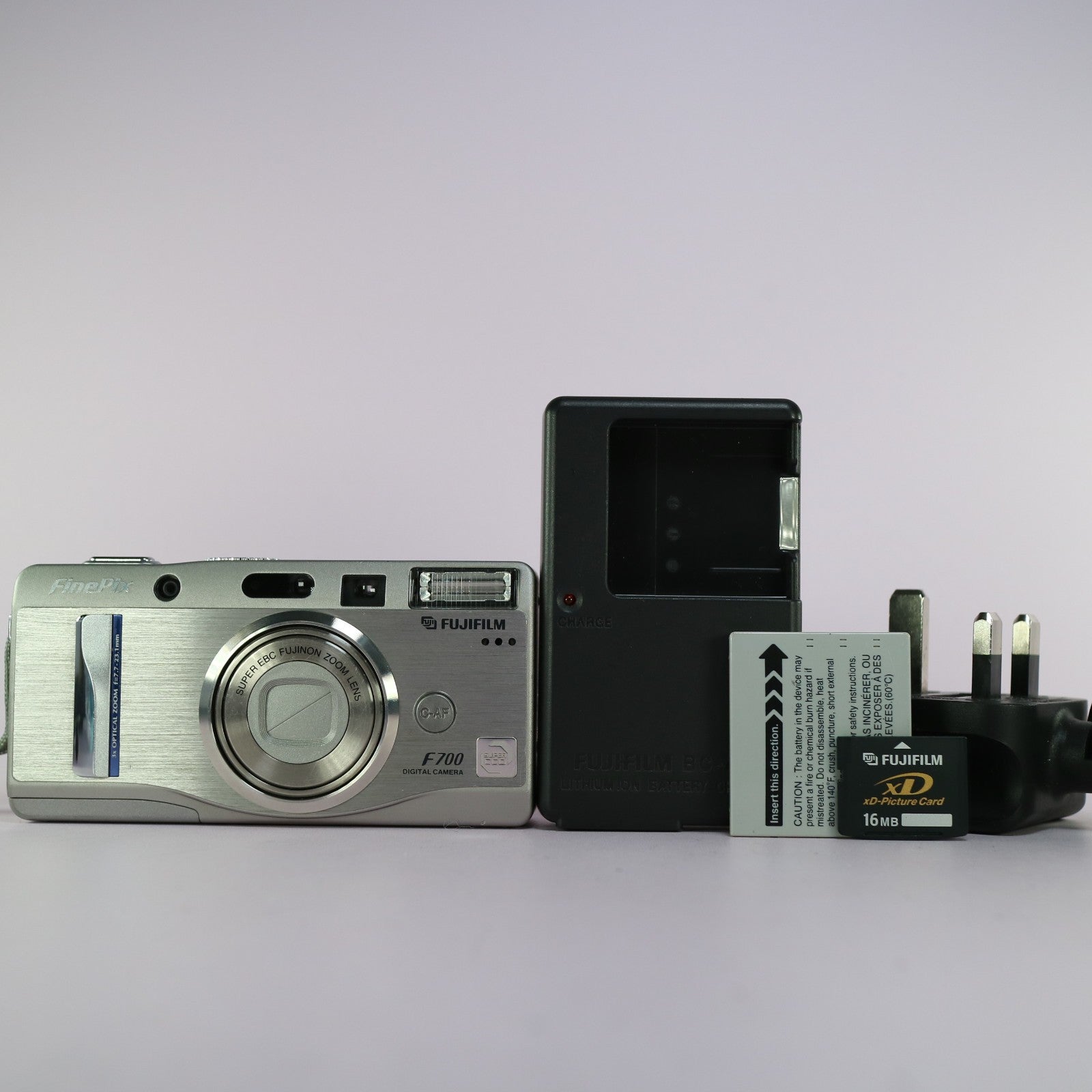 Fujifilm Digital Camera FinePix F700 6.3MP Silver Tested Full Working Set