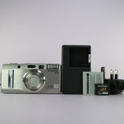 Fujifilm Digital Camera FinePix F700 6.3MP Silver Tested Full Working Set