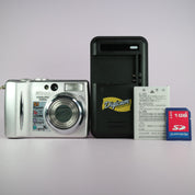 Nikon Digital Camera Coolpix 5900 5.1MP Silver Tested Full Working Set