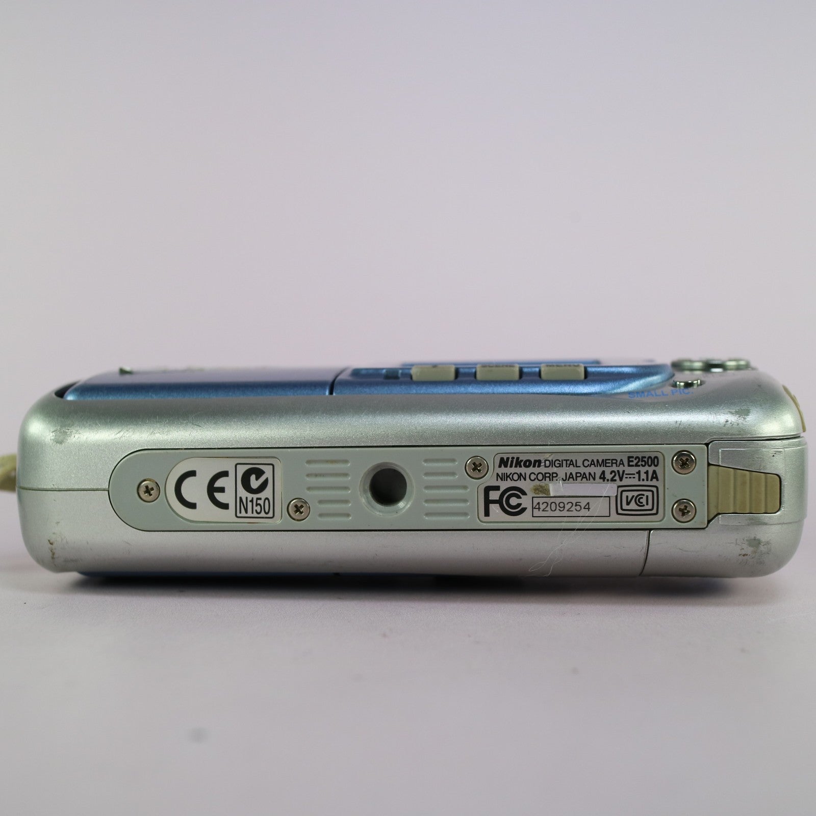 Nikon Digital Camera Coolpix 2500 2.0MP Silver Blue Tested