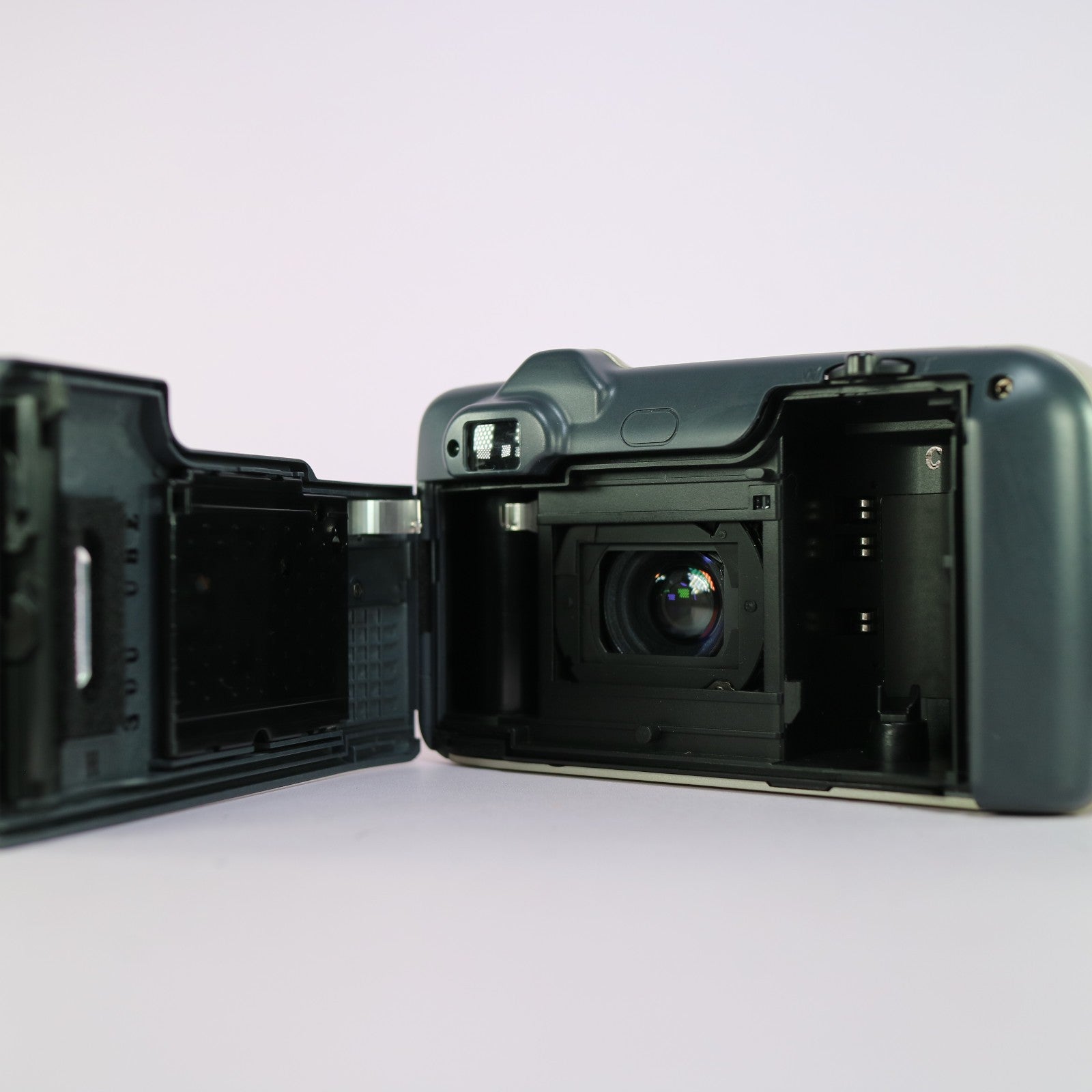 Yashica Zoomate 115 35mm Film Point and Shoot Camera Silver Tested
