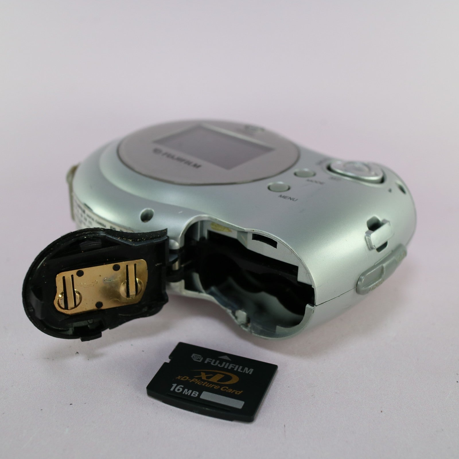 Fujifilm Digital Camera Q1 2.0MP Silver Tested With xD Card