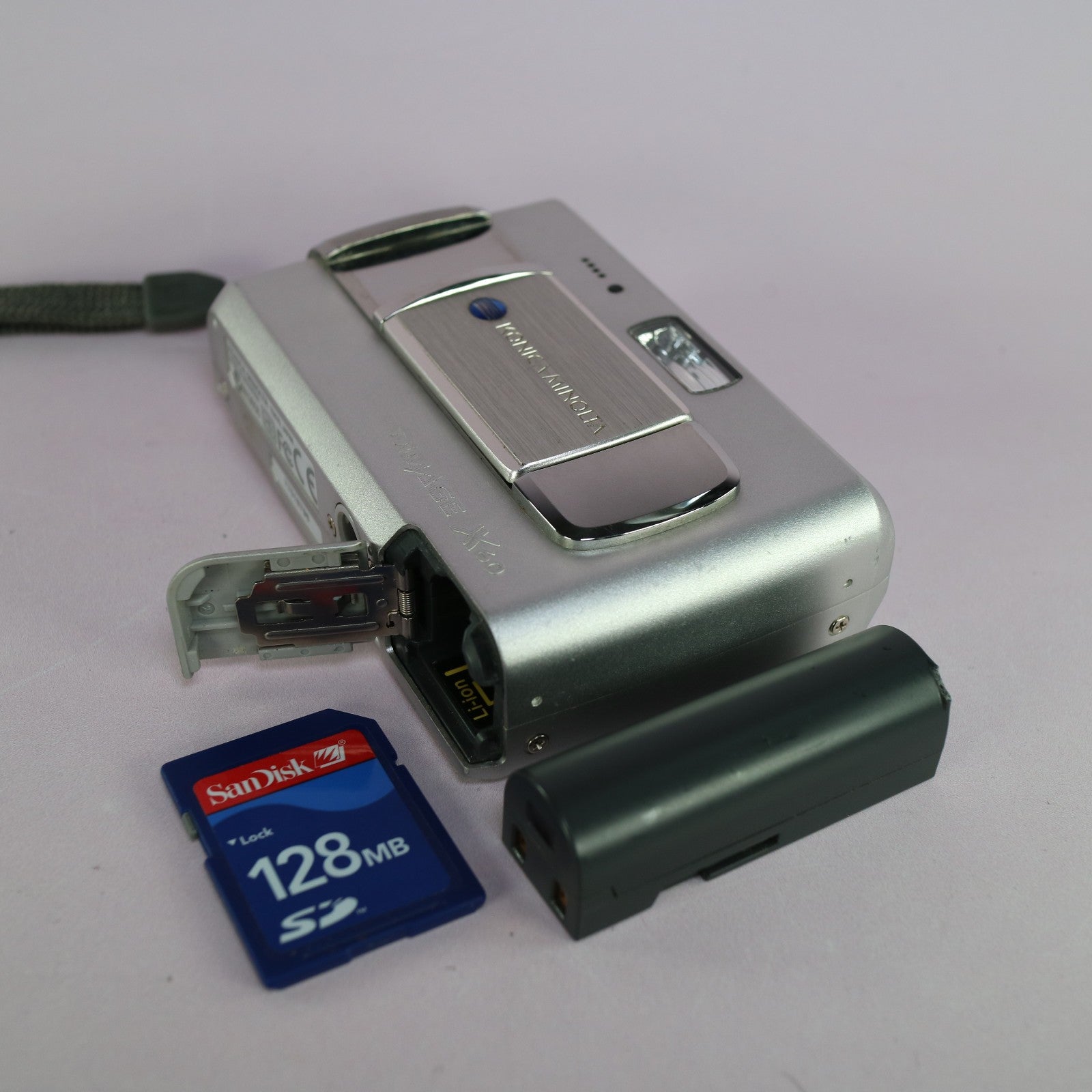 Konica Minolta Digital Camera Dimage X60 5.0MP Silver Tested With Battery and SD