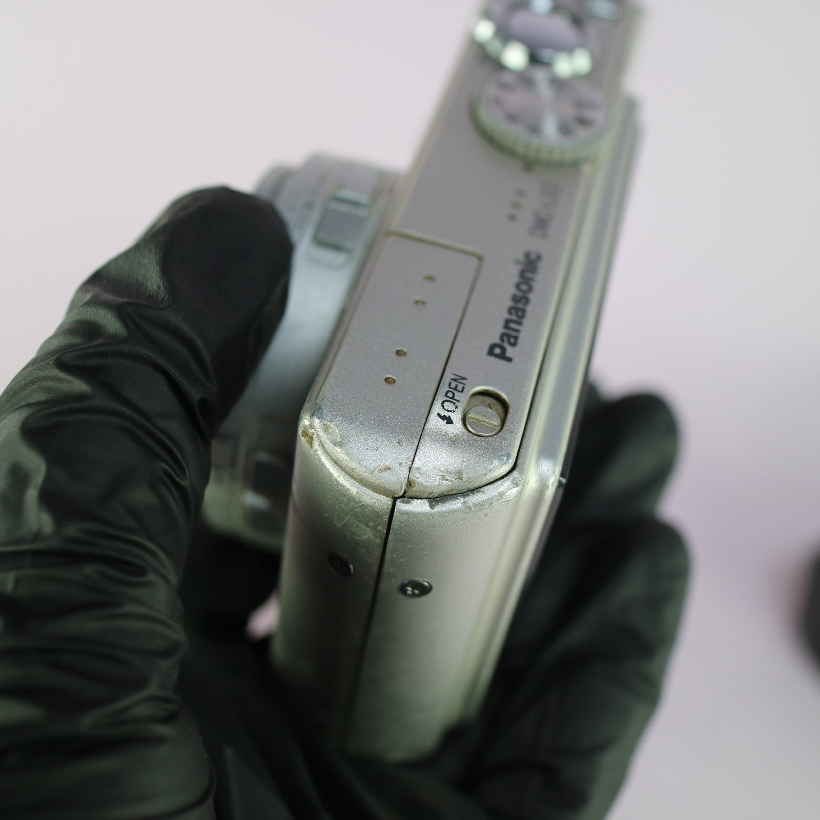 Panasonic Lumix DMC-LX2 10.2MP Digital Camera Silver Tested Full Working Set