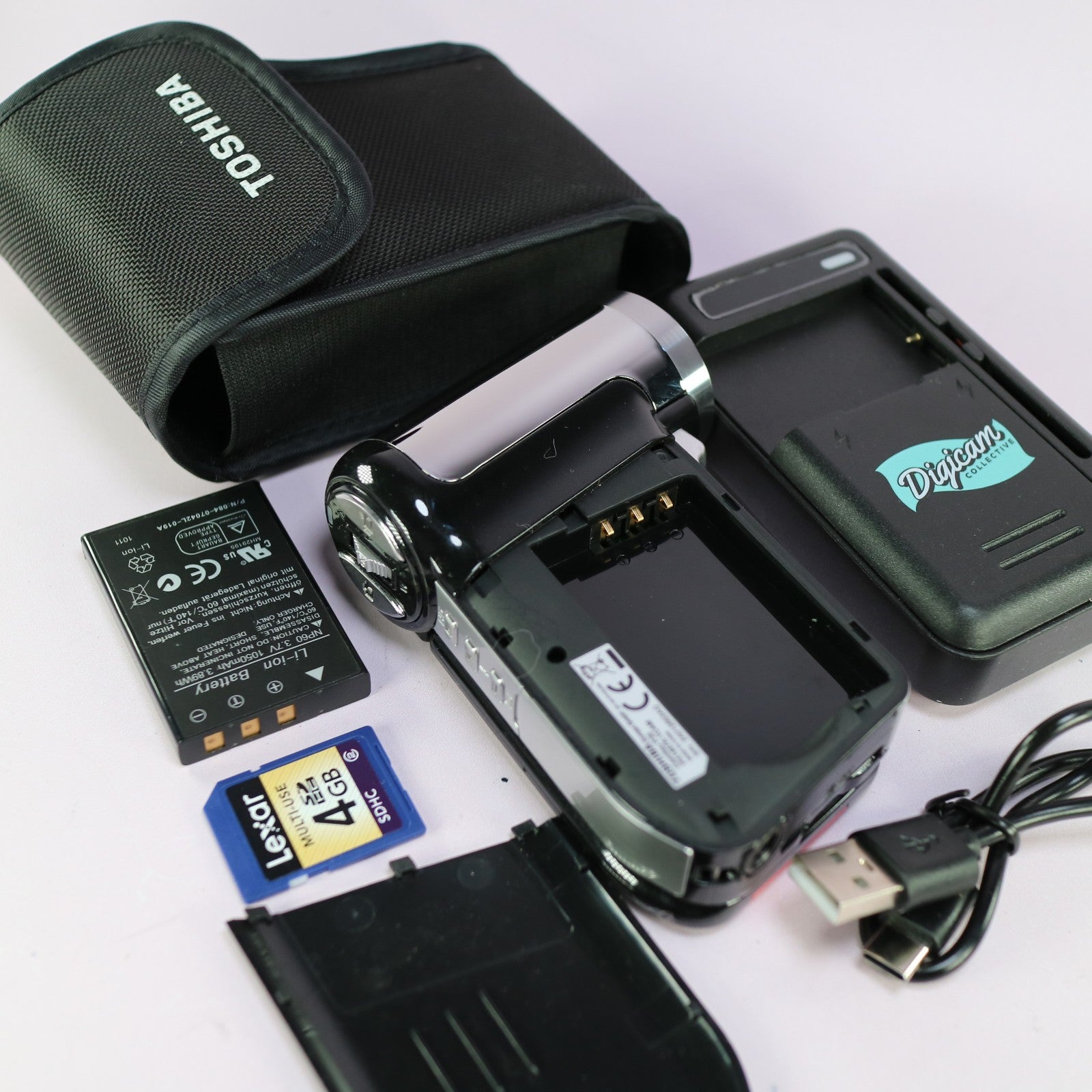 Toshiba Camileo P30 Compact Handheld HD Video Camcorder Black Tested Full Set