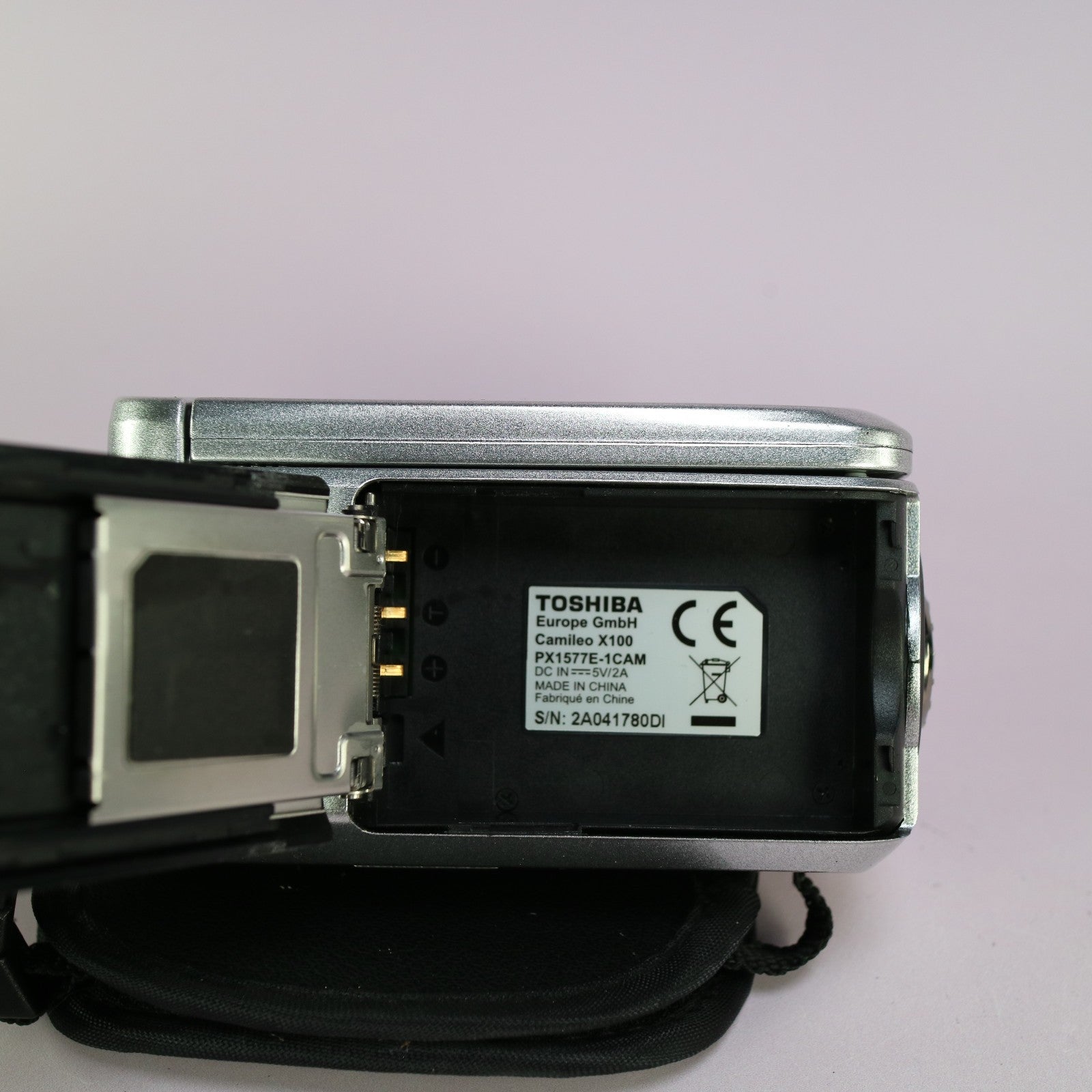 Toshiba Camileo X100 Compact Handheld HD Video Camcorder Silver Tested Full Set