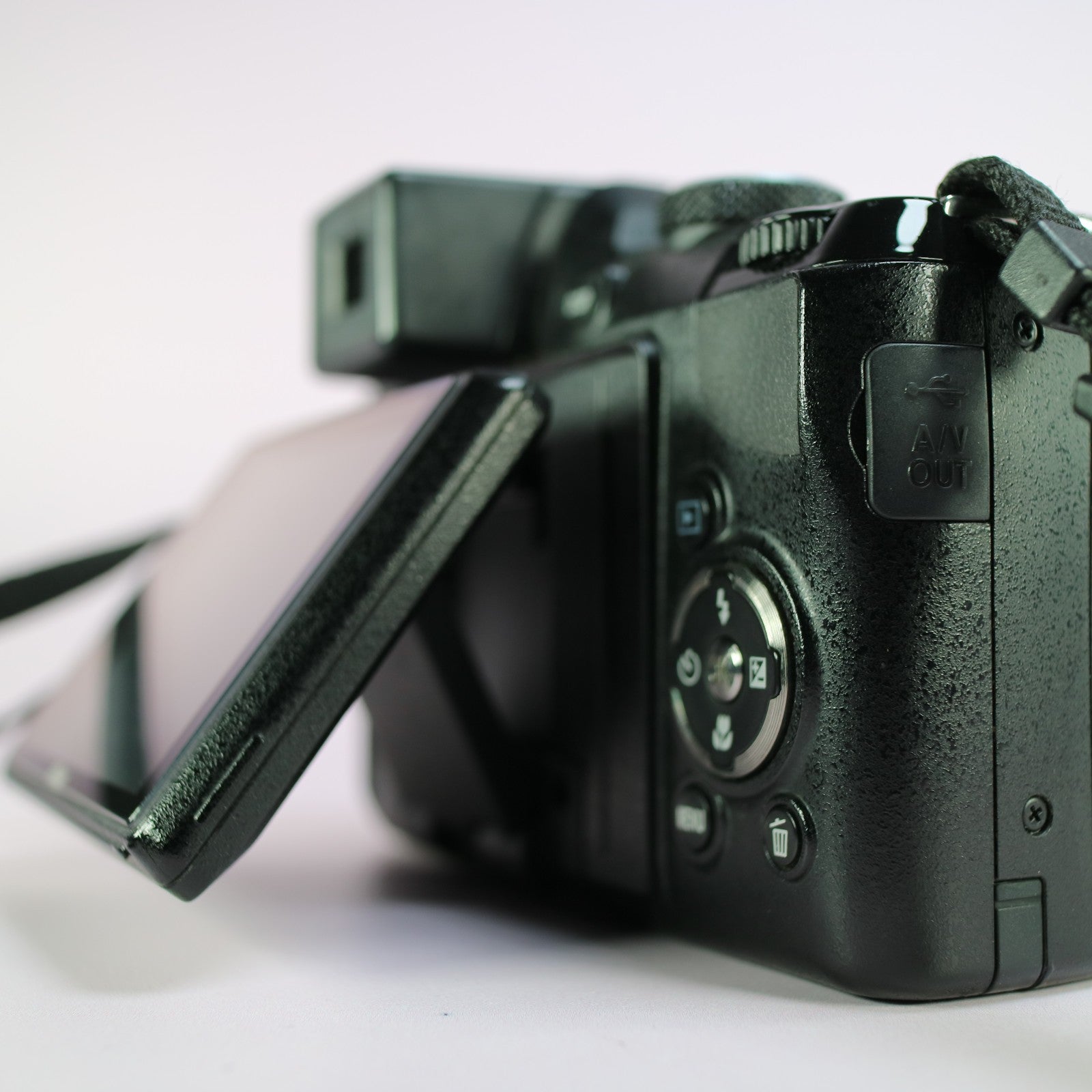 Nikon Digital Bridge Camera Coolpix P90 12.1MP Black Tested Full Working Set