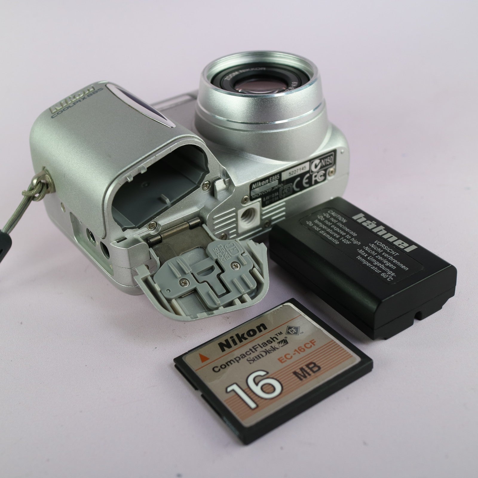 Nikon Digital Camera Coolpix 885 3.2MP Silver Tested