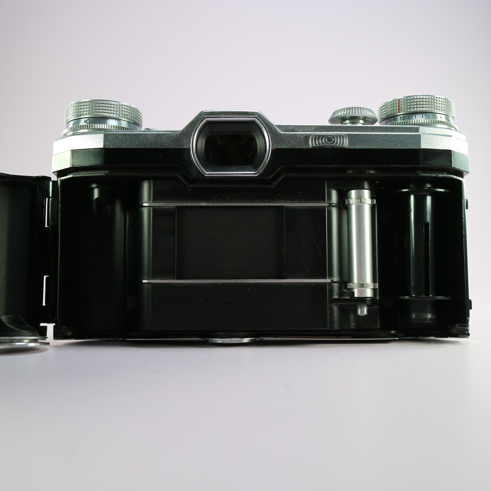Pentacon FM 35mm SLR Camera w/ Schneider-Kreuznach Xenar 150mm f/5.5 Lens Tested
