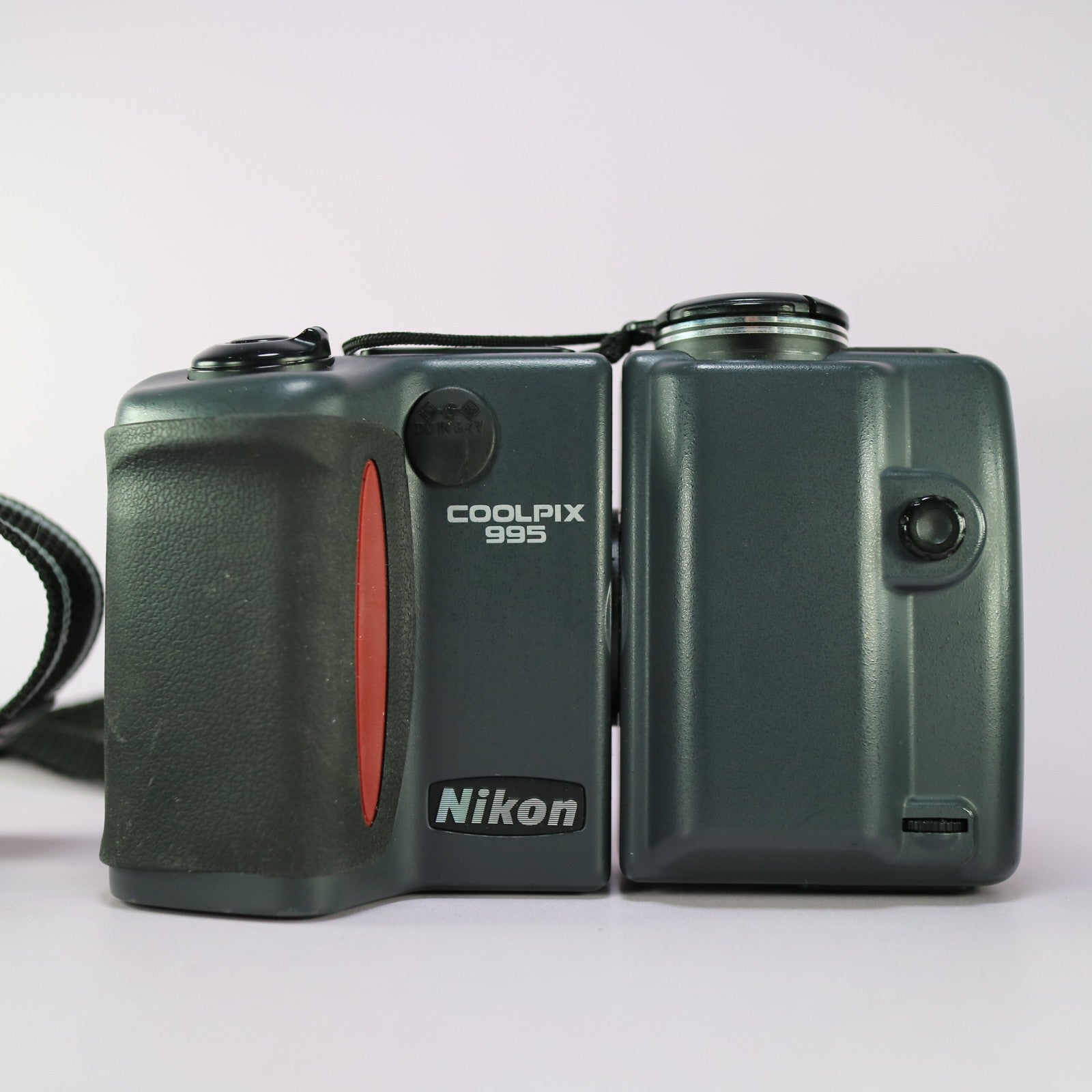 Nikon Digital Camera Coolpix 995 3.2MP Black Tested Full Working Set