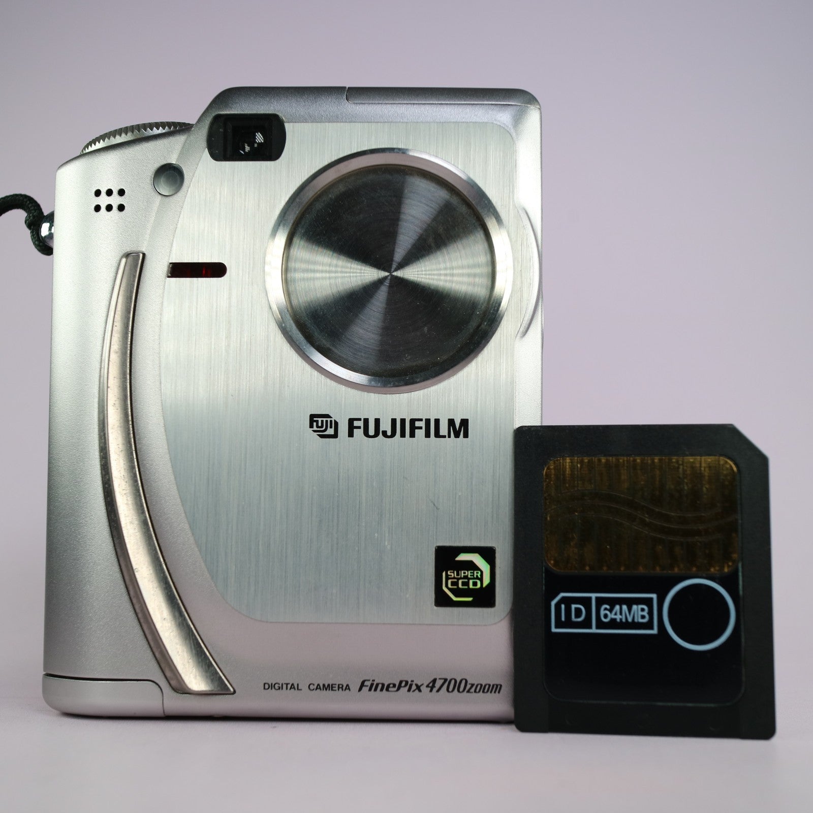 Fujifilm Digital Camera FinePix 4700 Zoom 2.4MP Silver Tested w/ Smartmedia Card