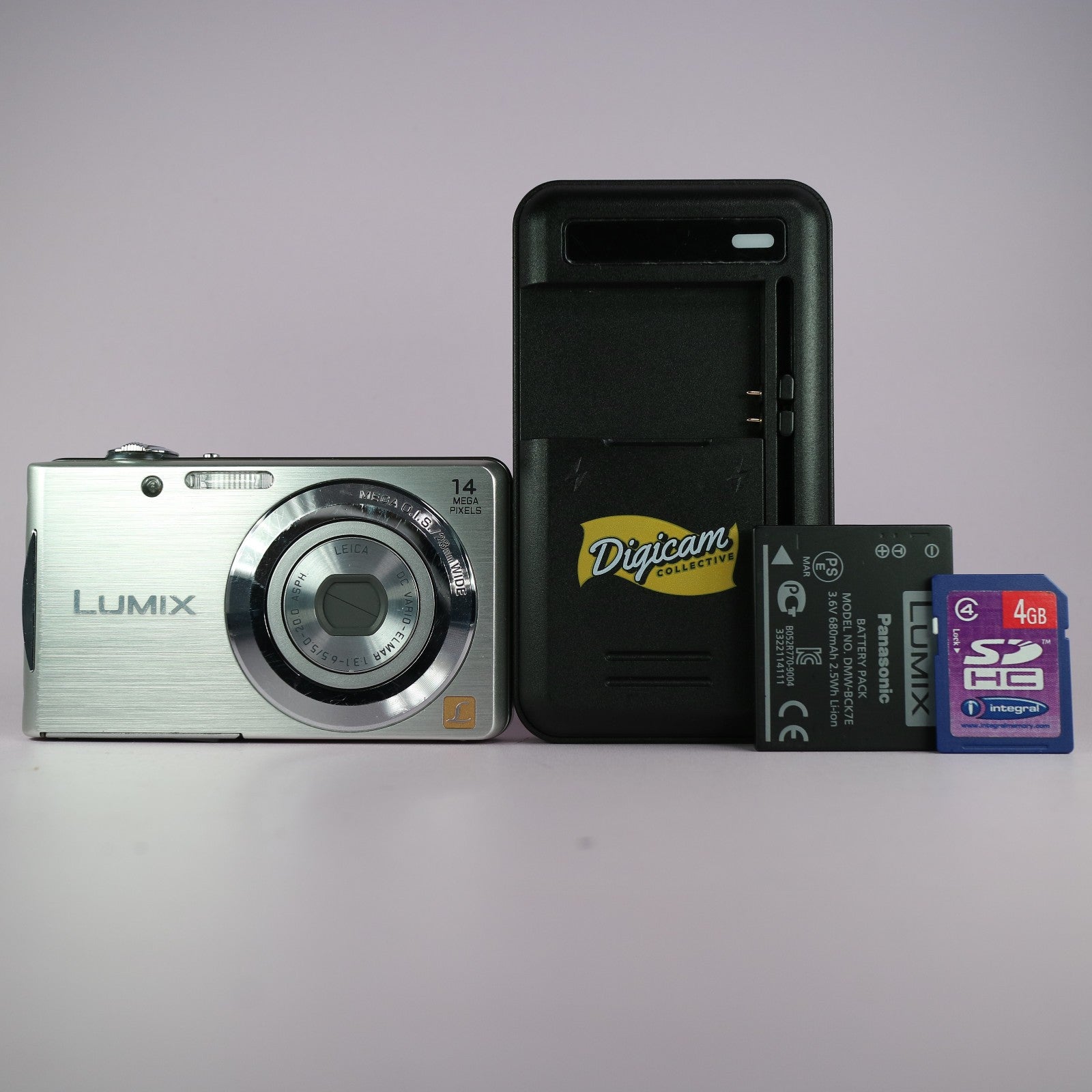 Panasonic Digital Camera Lumix DMC-FS16 14.1MP Silver Tested Full Working Set