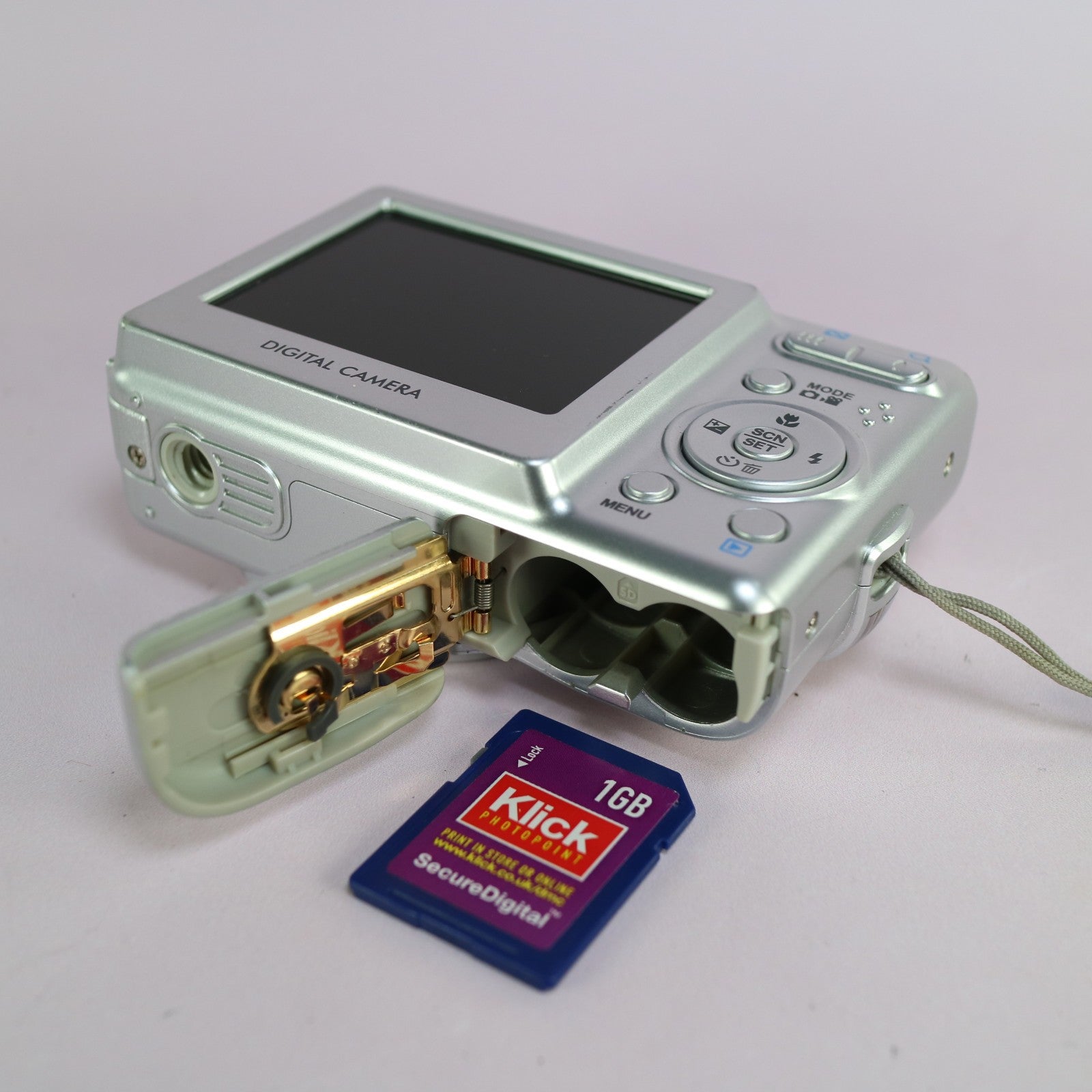 Vivitar Digital Camera Vivicam 8325 8.0MP Silver Tested