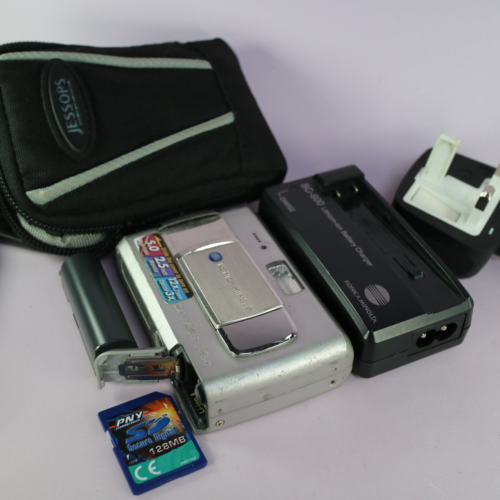 Konica Minolta Digital Camera Dimage X60 5.0MP Silver Tested Full Working Set