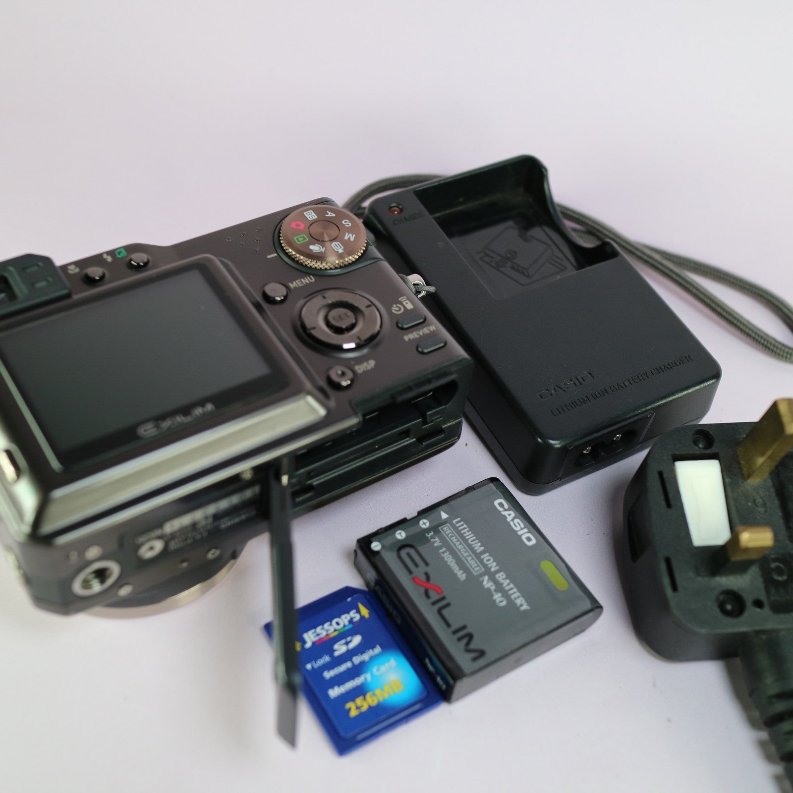 Casio Digital Camera Exilim EX-P700 7.0MP Grey Tested Full Working Set