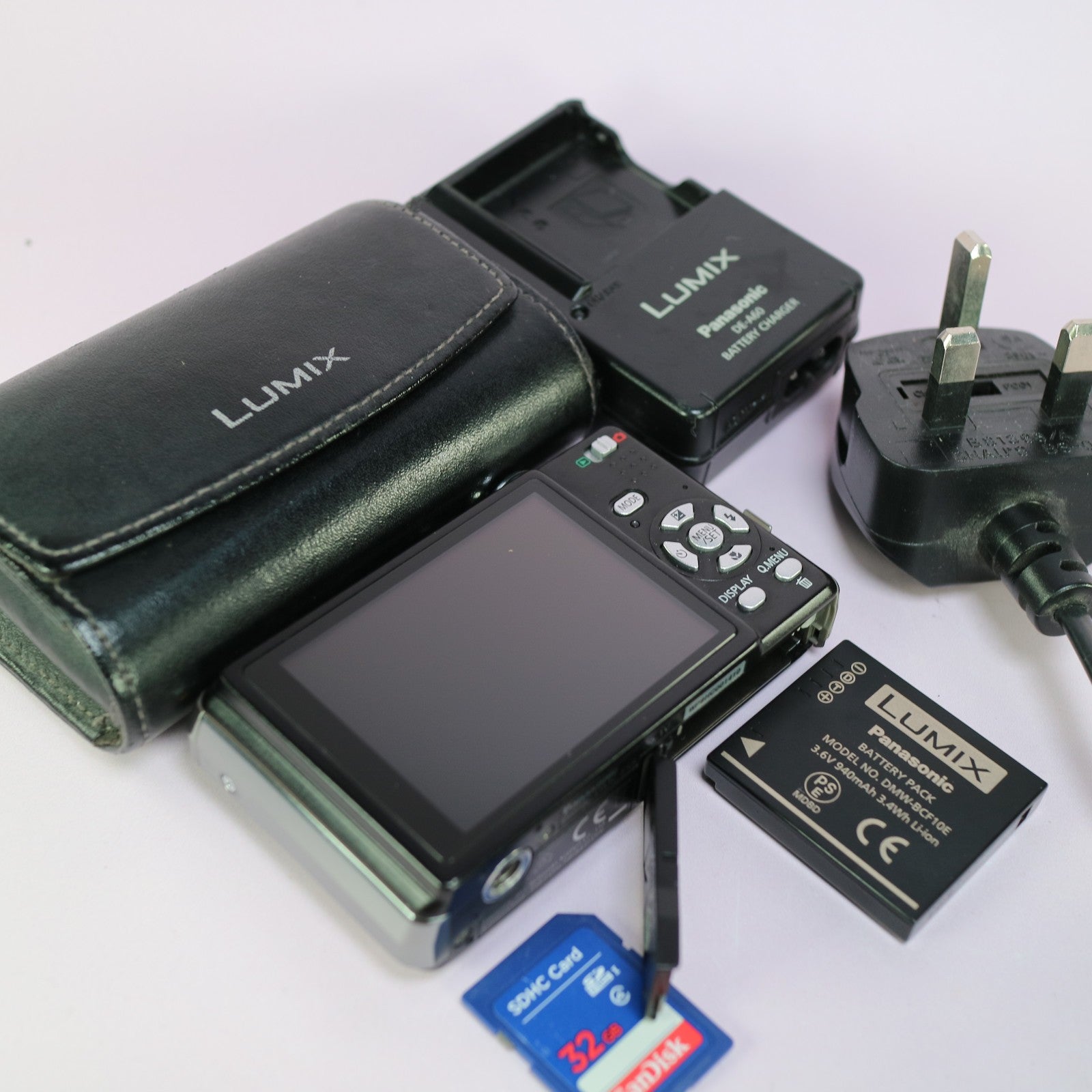 Panasonic Digital Camera Lumix DMC-FS8 10.1MP Black Tested Full Working Set