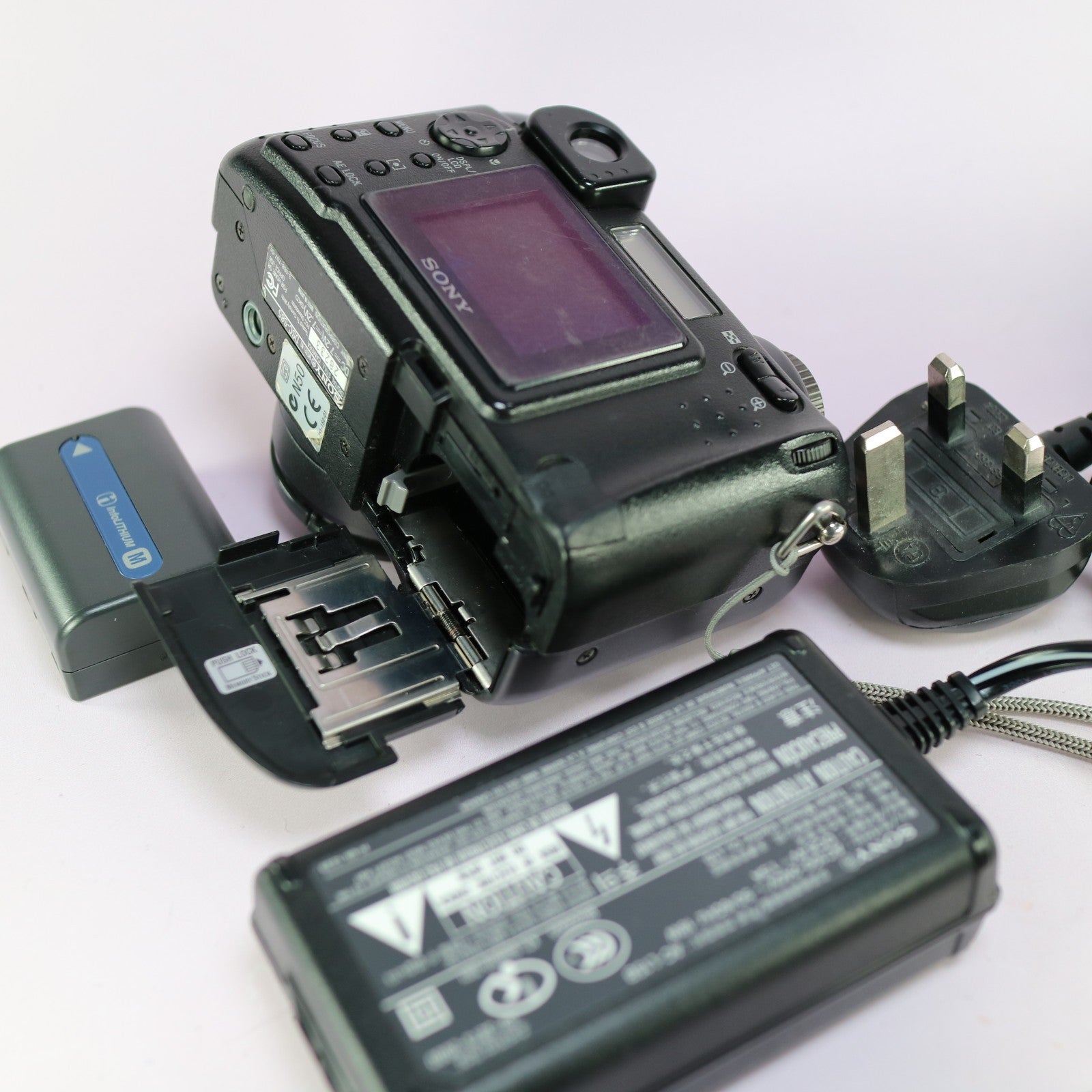 Sony Cybershot DSC-S85 4.1MP Compact Digital Camera Black Tested Full Set
