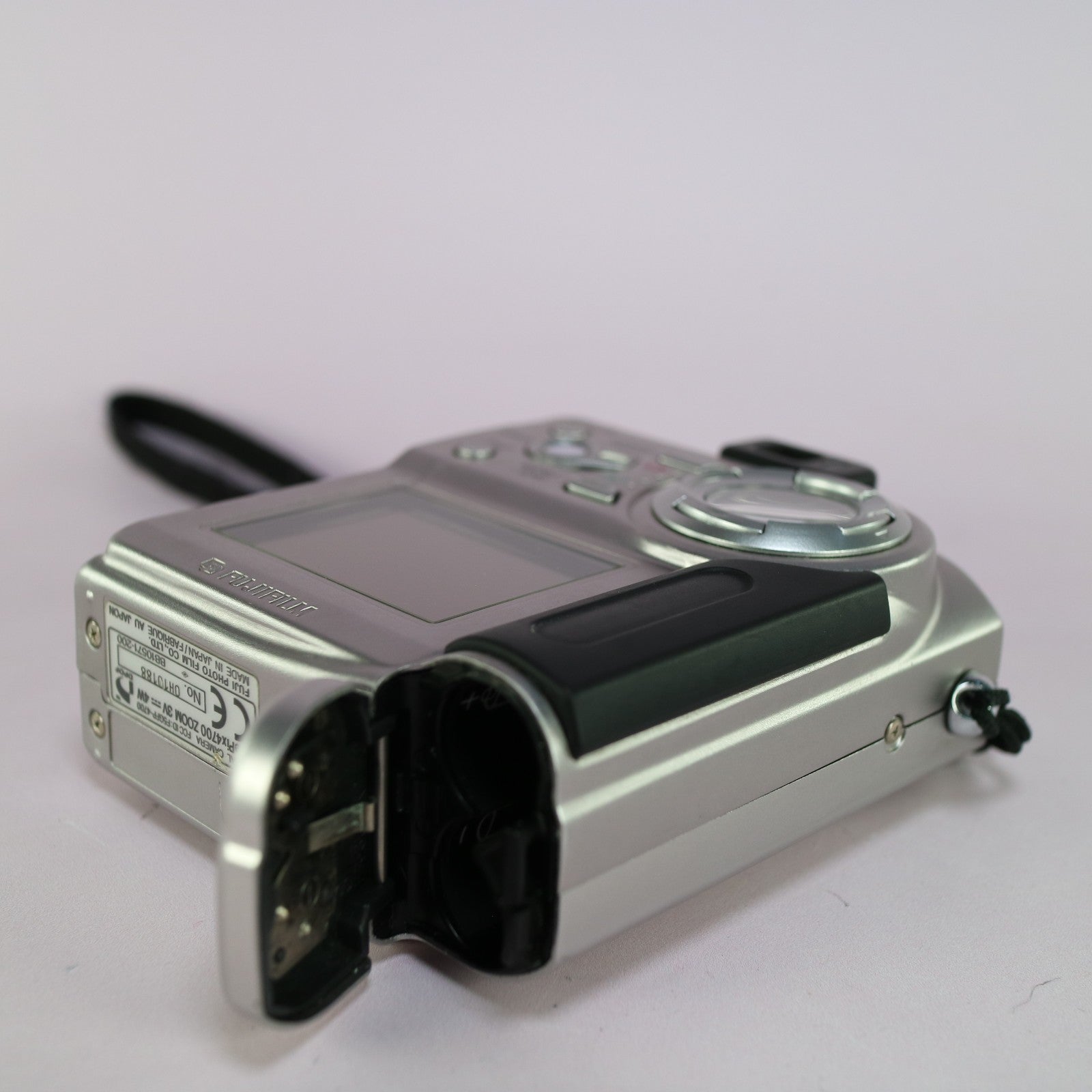 Fujifilm Digital Camera FinePix 4700 Zoom 2.4MP Silver Tested