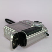 Fujifilm Digital Camera FinePix 4700 Zoom 2.4MP Silver Tested