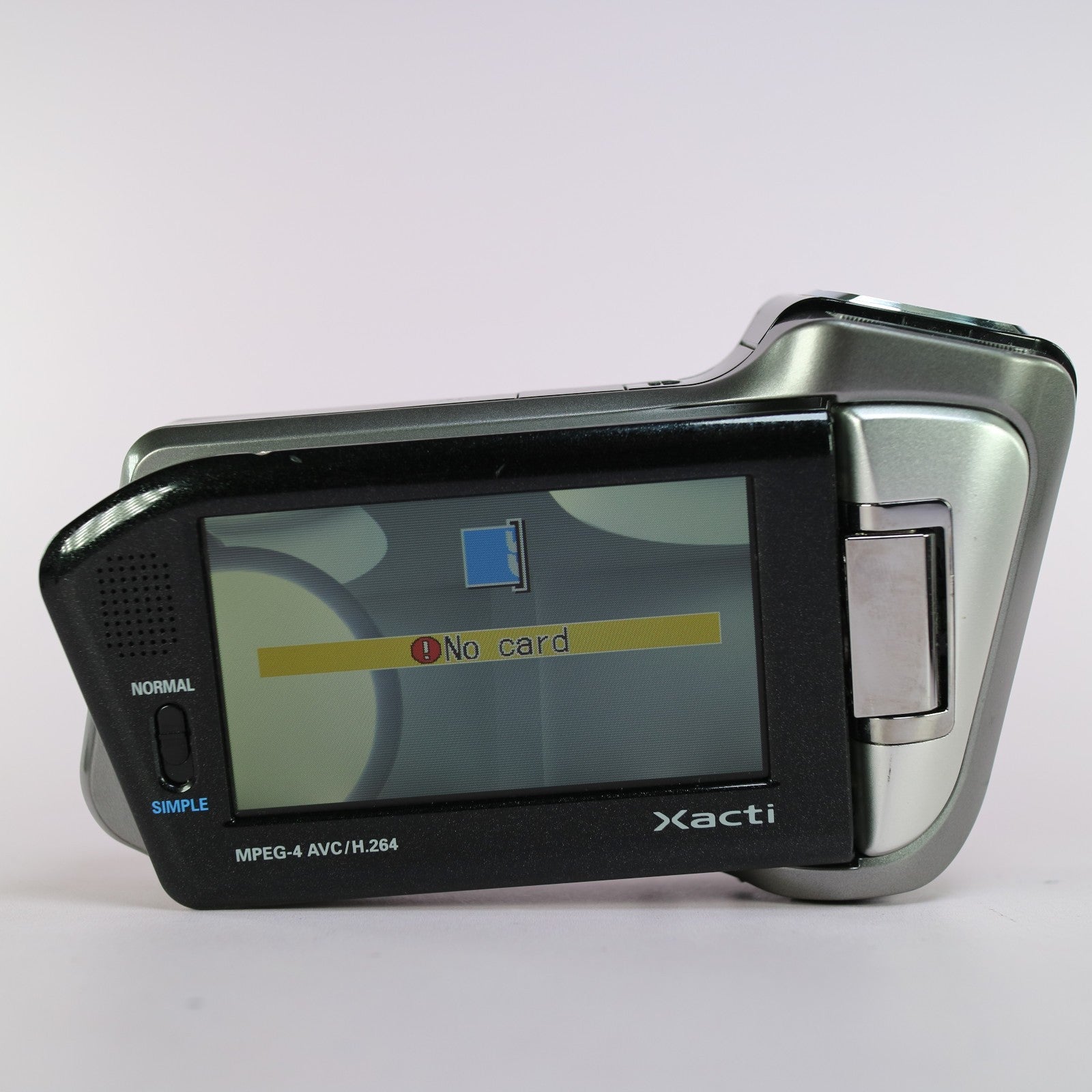 Sanyo Xacti VPC-HD700 7.1MP Digital Video Recorder Silver Tested Full Set