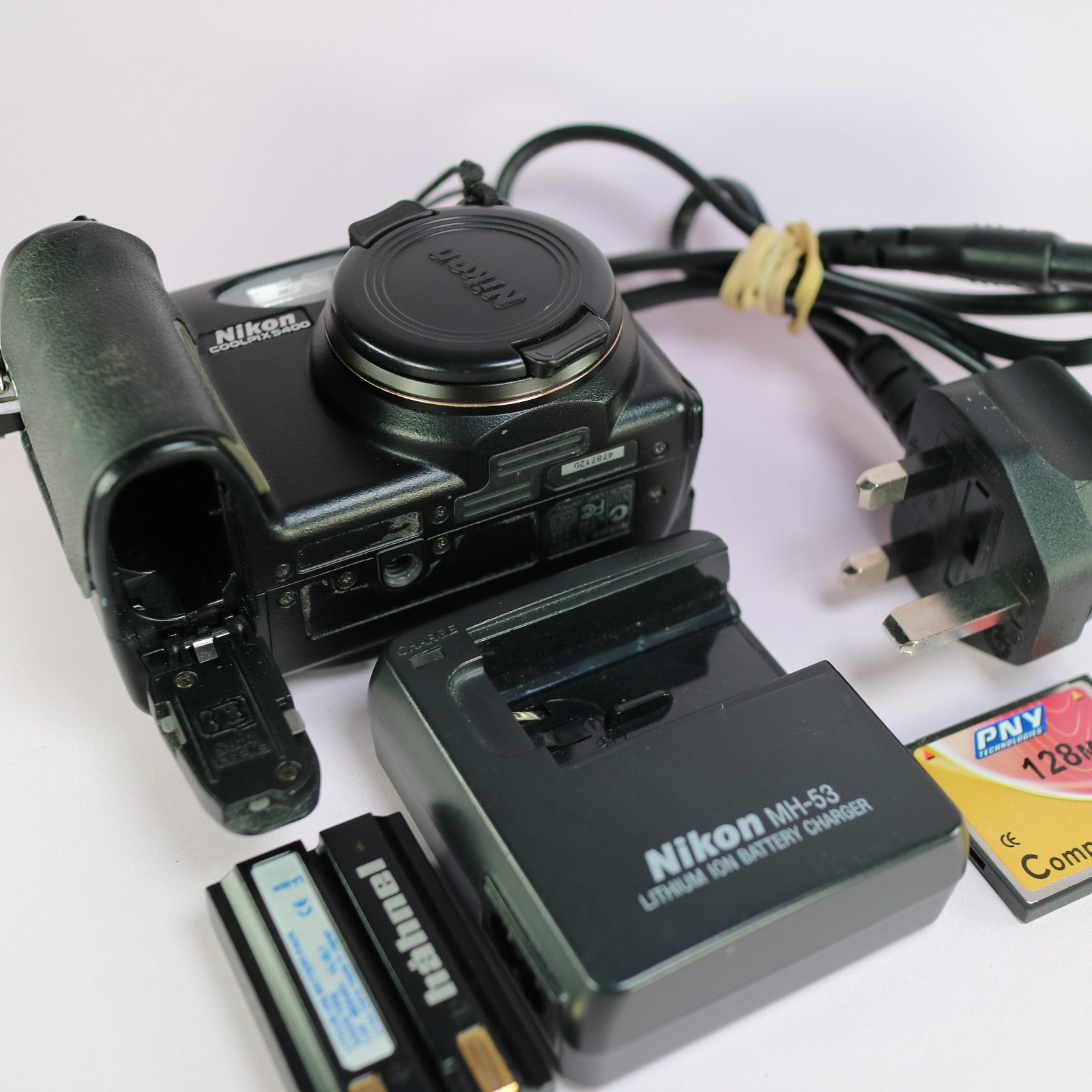 Nikon Digital Camera Coolpix 5400 5.1MP Flip Screen Black Tested Full Set