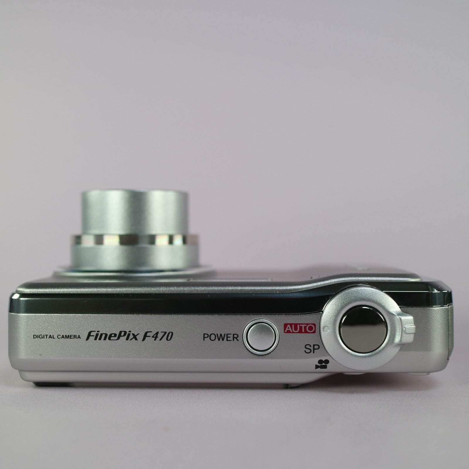 Fujifilm Digital Camera FinePix F470 6.0MP Silver Tested Full Set