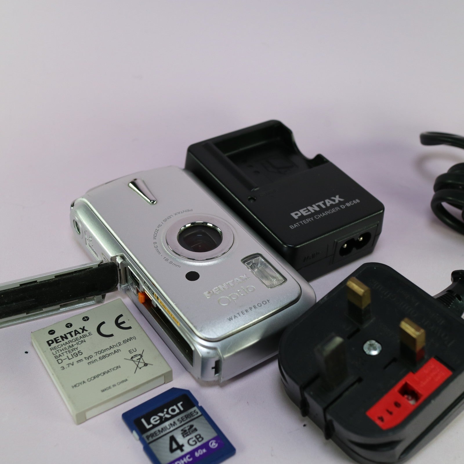 Pentax Underwater Digital Camera Optio W10 6.0MP Silver Tested Full Working Set