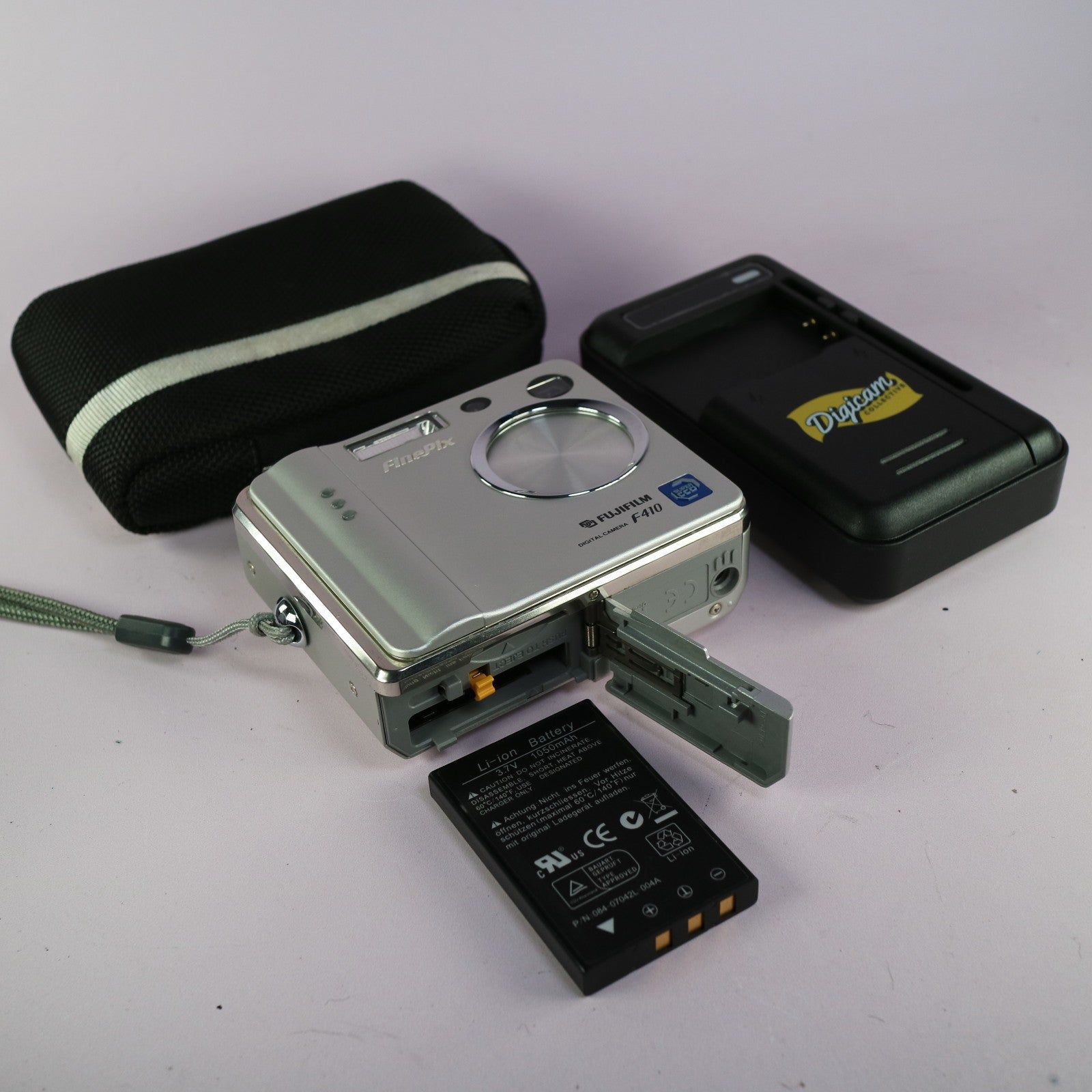 Fujifilm Digital Camera FinePix F410 3.1MP Silver Tested Full Set