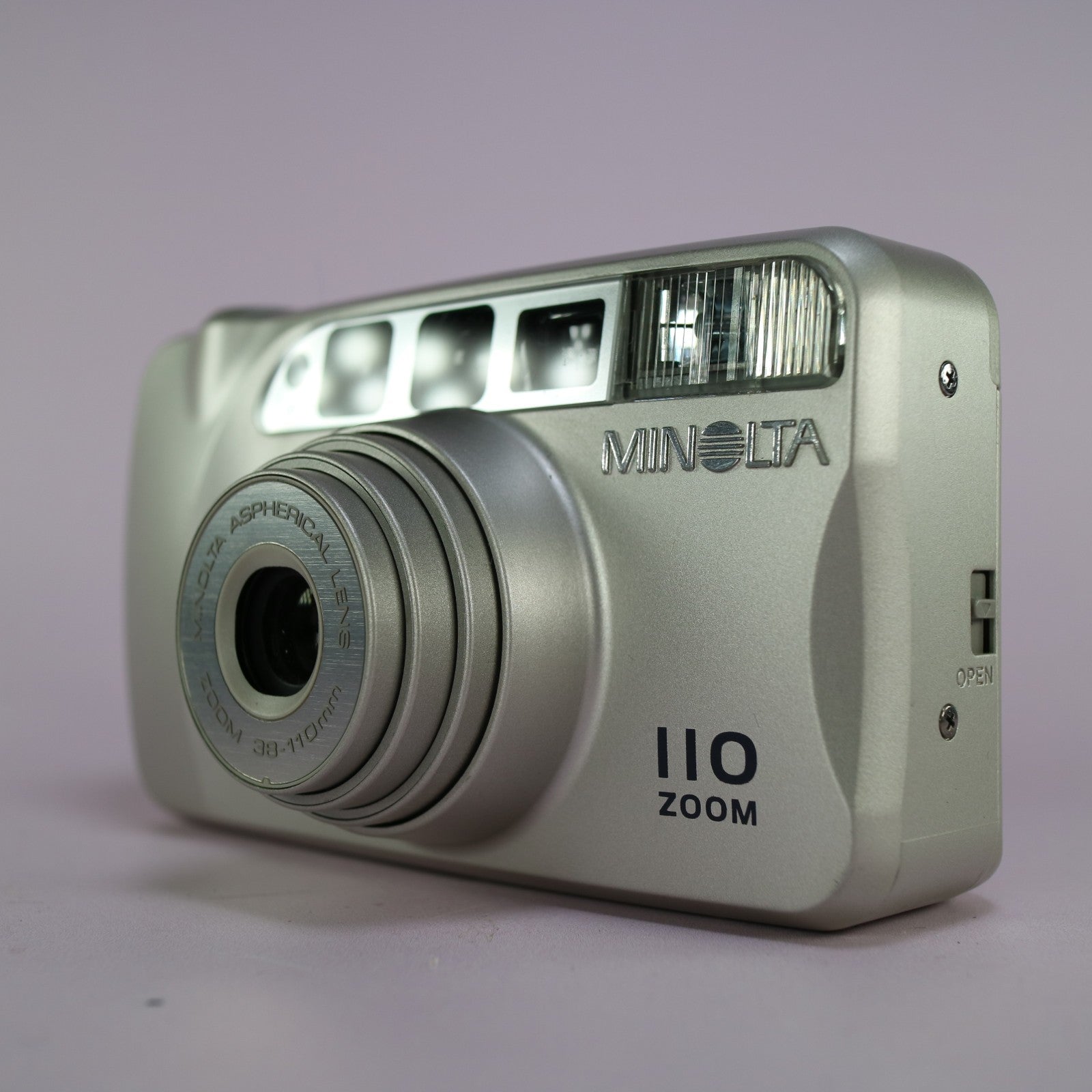 Minolta 110 Zoom 35mm Film Point and Shoot Camera Silver Tested