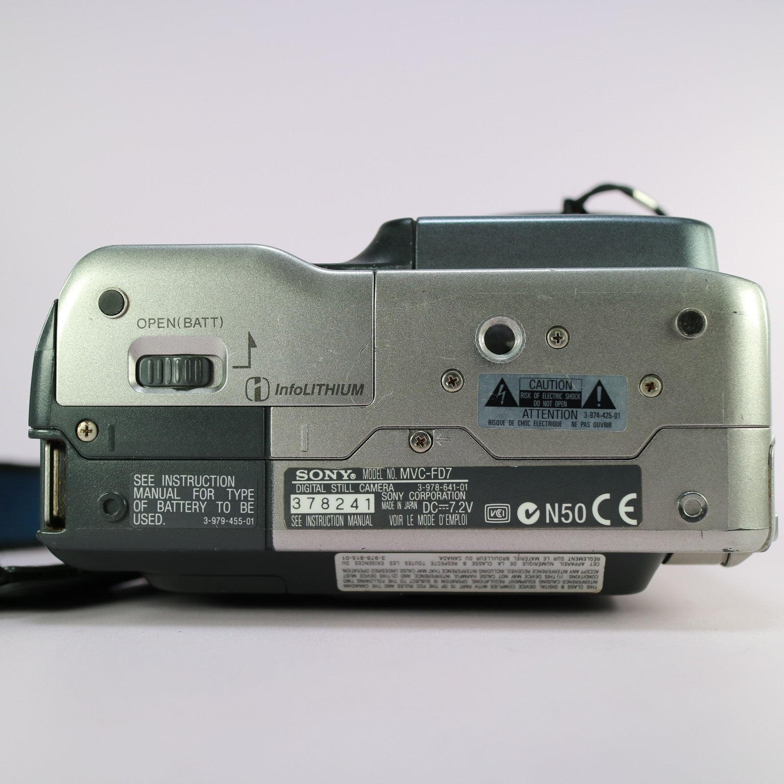 Sony Digital Camera Mavica MVC-FD7 0.3MP Silver Tested