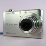 Casio Digital Camera Exilim EX-Z1000 10.1MP Silver Tested w/ Battery + SD