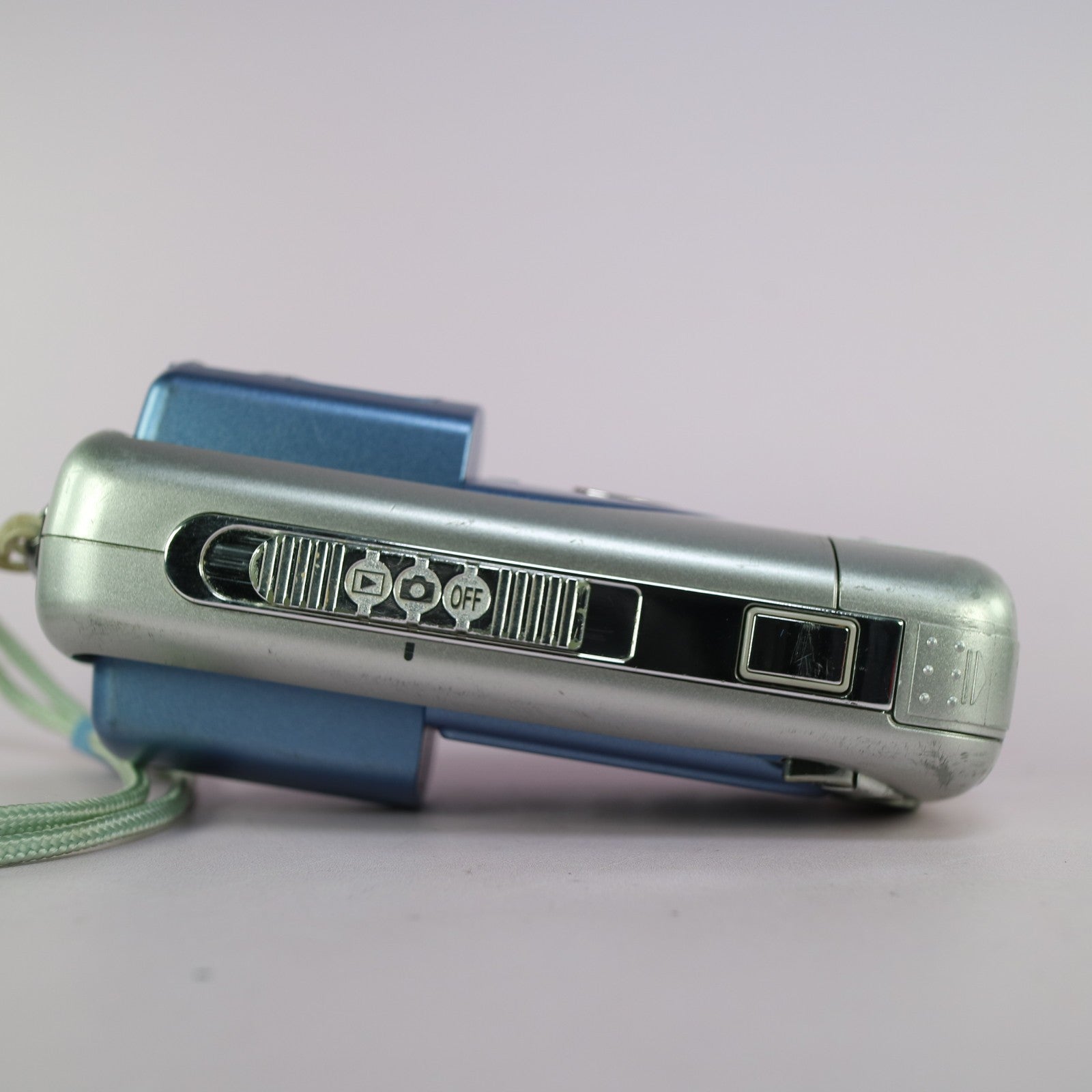 Nikon Digital Camera Coolpix 2500 2.0MP Silver Blue Tested