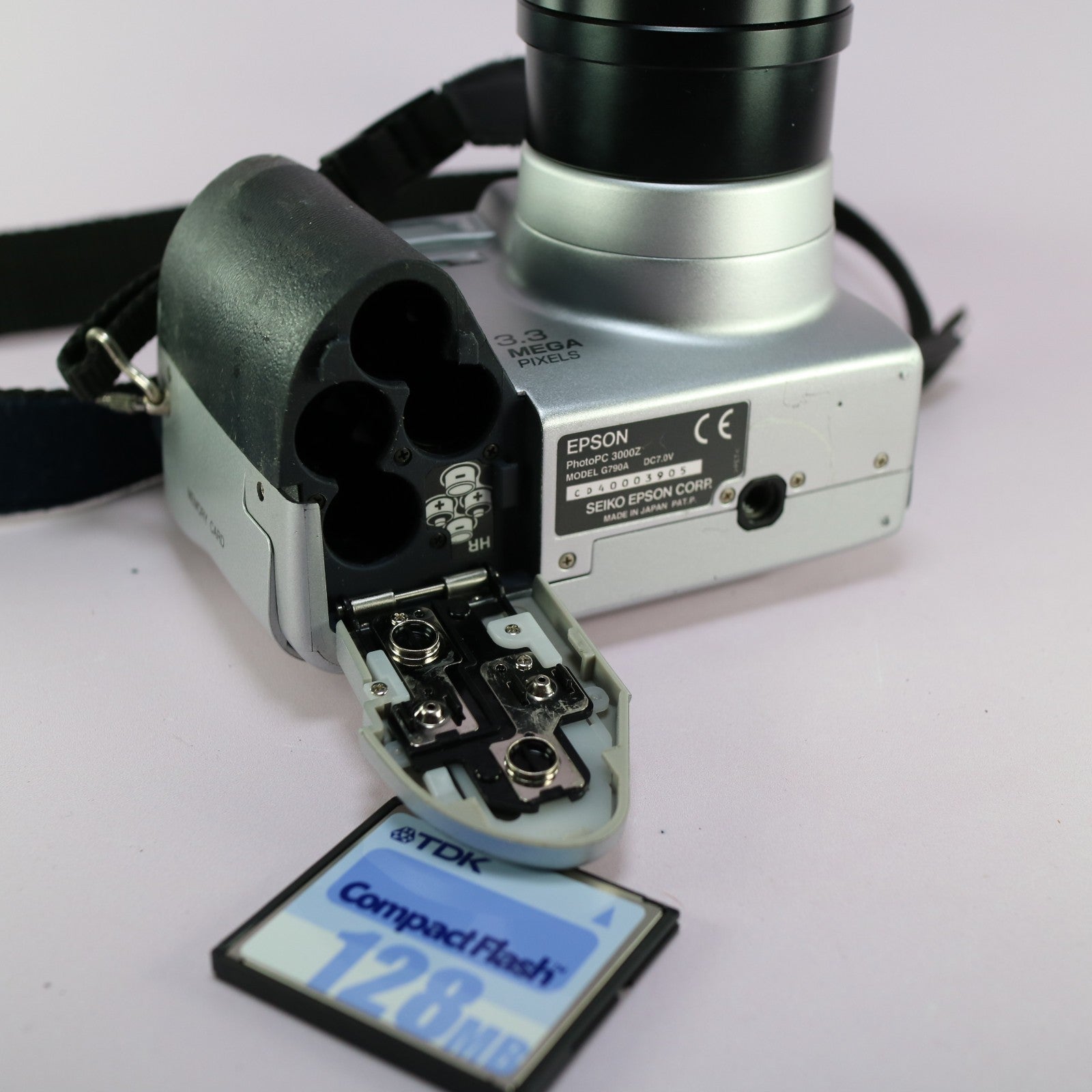 Seiko Epson Digital Bridge Camera PhotoPC 3000Z 3.3MP w/ Adapter Silver Tested