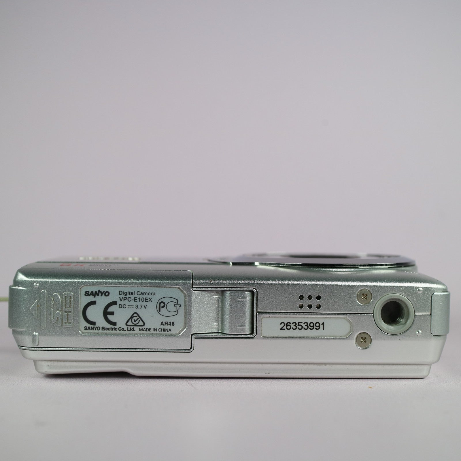 Sanyo VPC-E10 10.0MP Compact Digital Camera Silver Tested Full Working Set