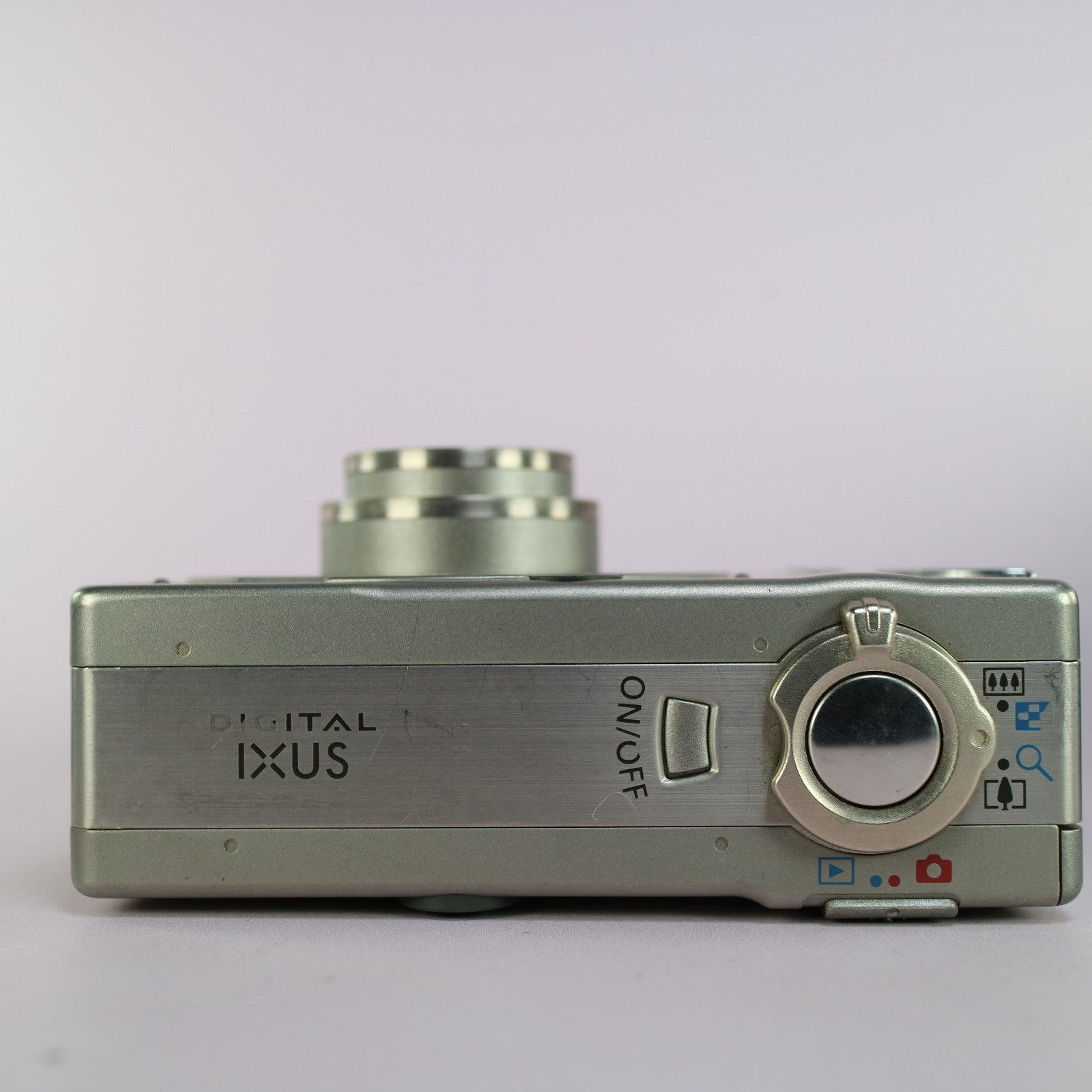 Canon Digital Camera IXUS 2.1MP Silver Tested Full Working Set