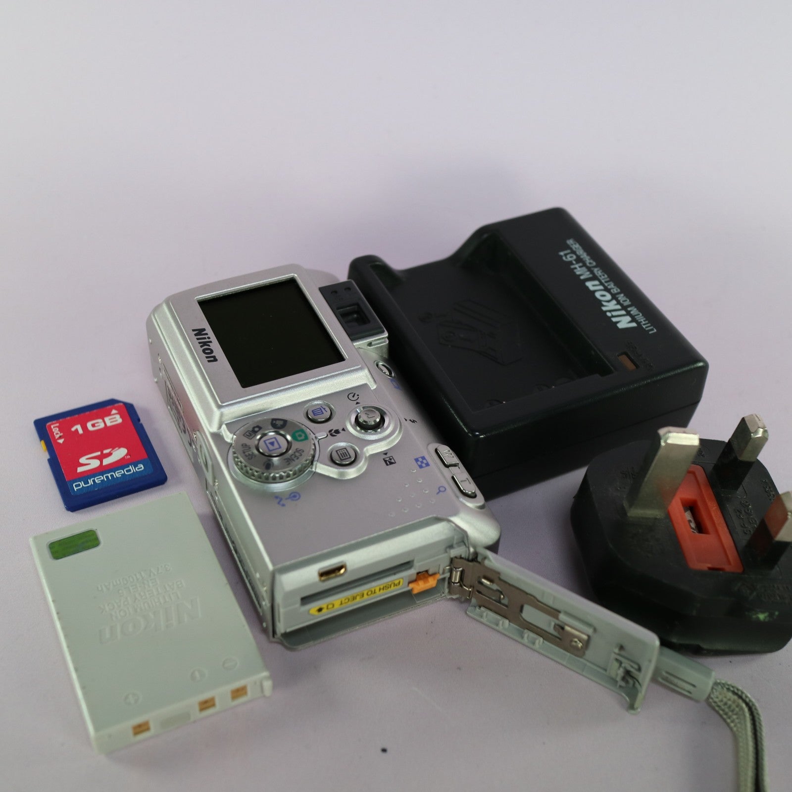 Nikon Digital Camera Coolpix 3700 3.2MP Silver Tested Full Working Set