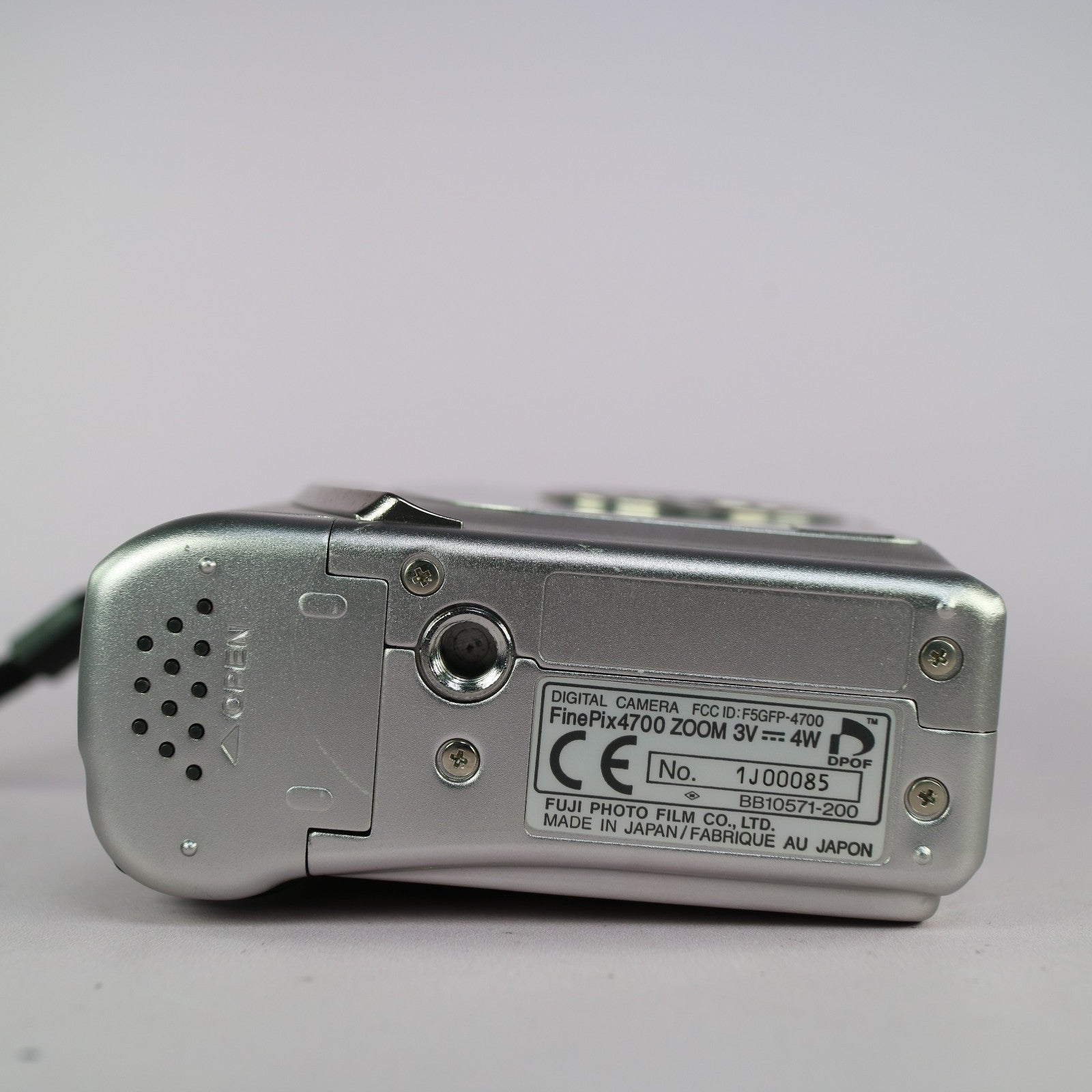 Fujifilm Digital Camera FinePix 4700 Zoom 2.4MP Silver Tested w/ Smartmedia Card