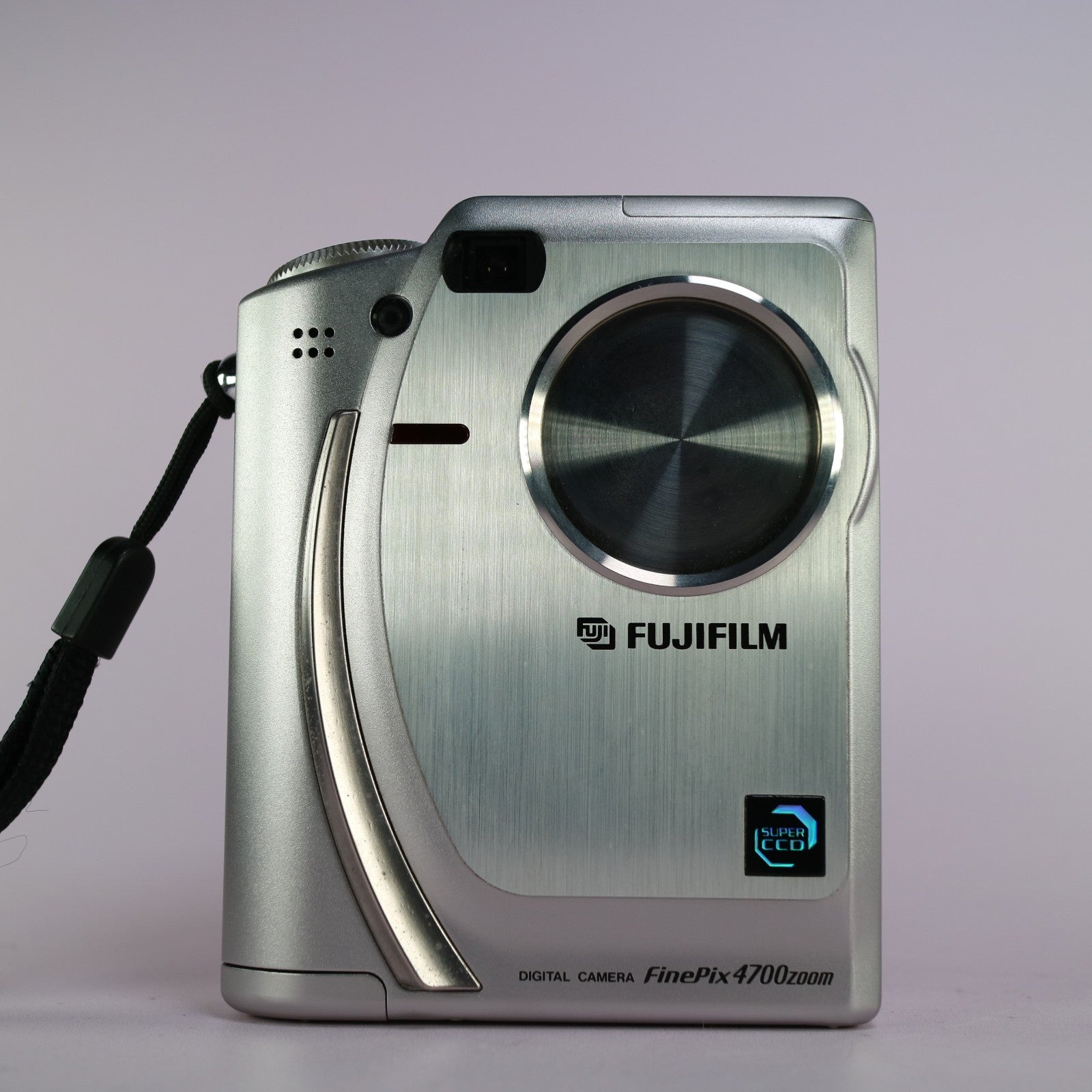Fujifilm Digital Camera FinePix 4700 Zoom 2.4MP Silver Tested
